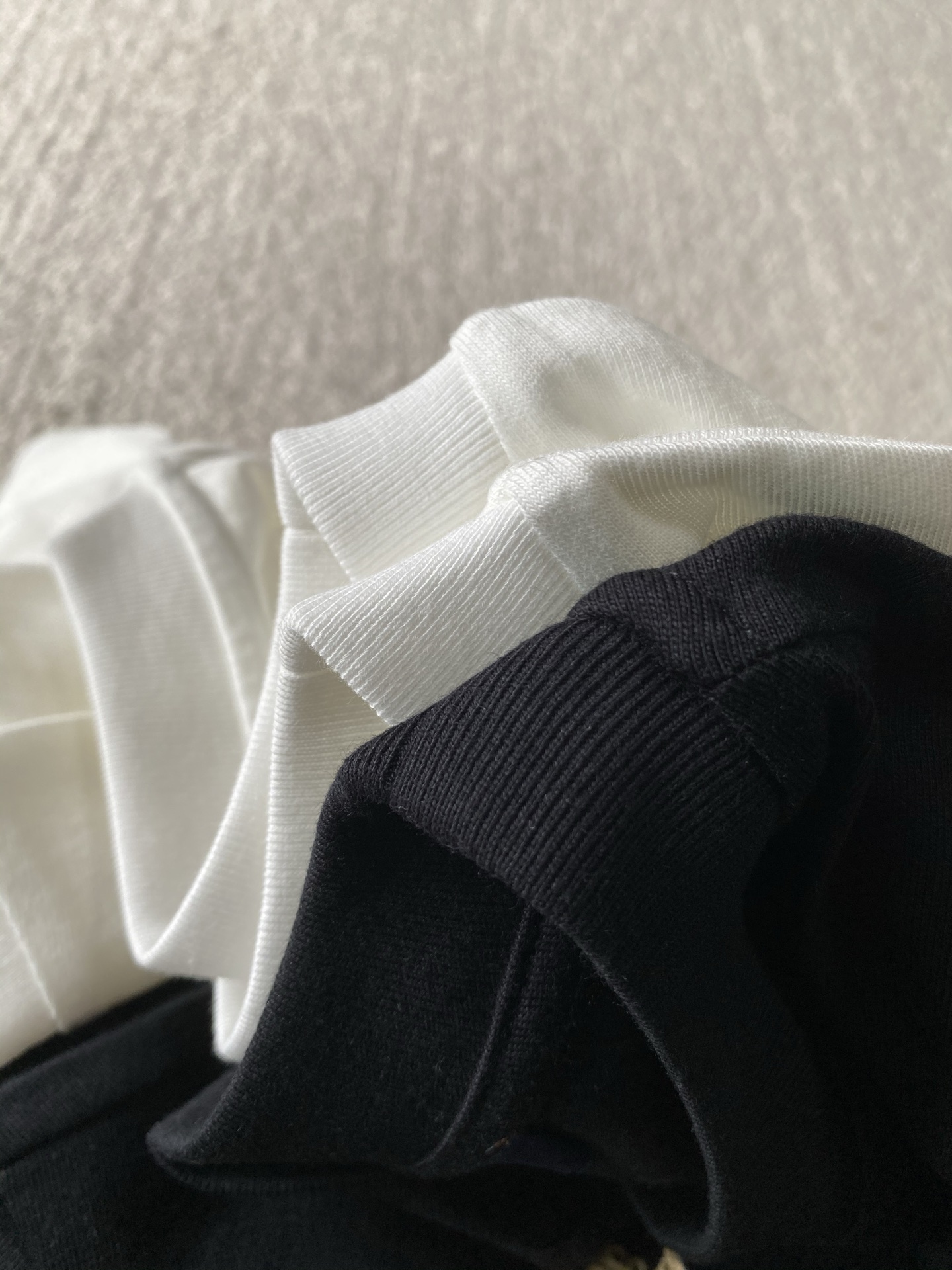 Louis Vuitton Crewneck T-Shirt with Embroidered Signature Logo, White 6 i1749315404264 7360 0 4