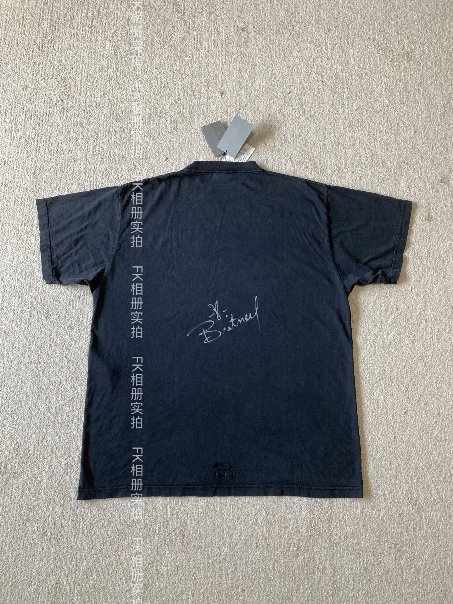 Balenciaga Britney Spears Graphic Crew Neck T-Shirt | Unisex Cotton Top 3 i1749736450164 3182 0 2