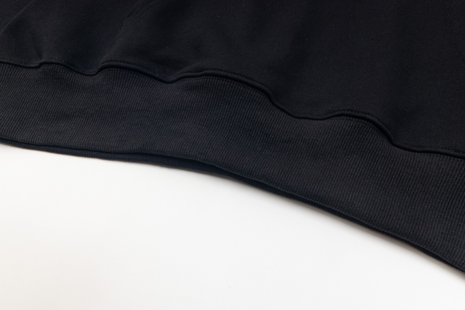 Maison Margiela Magila Loose Hat Embroidered Top in Black Fur Guard. - 图片 8