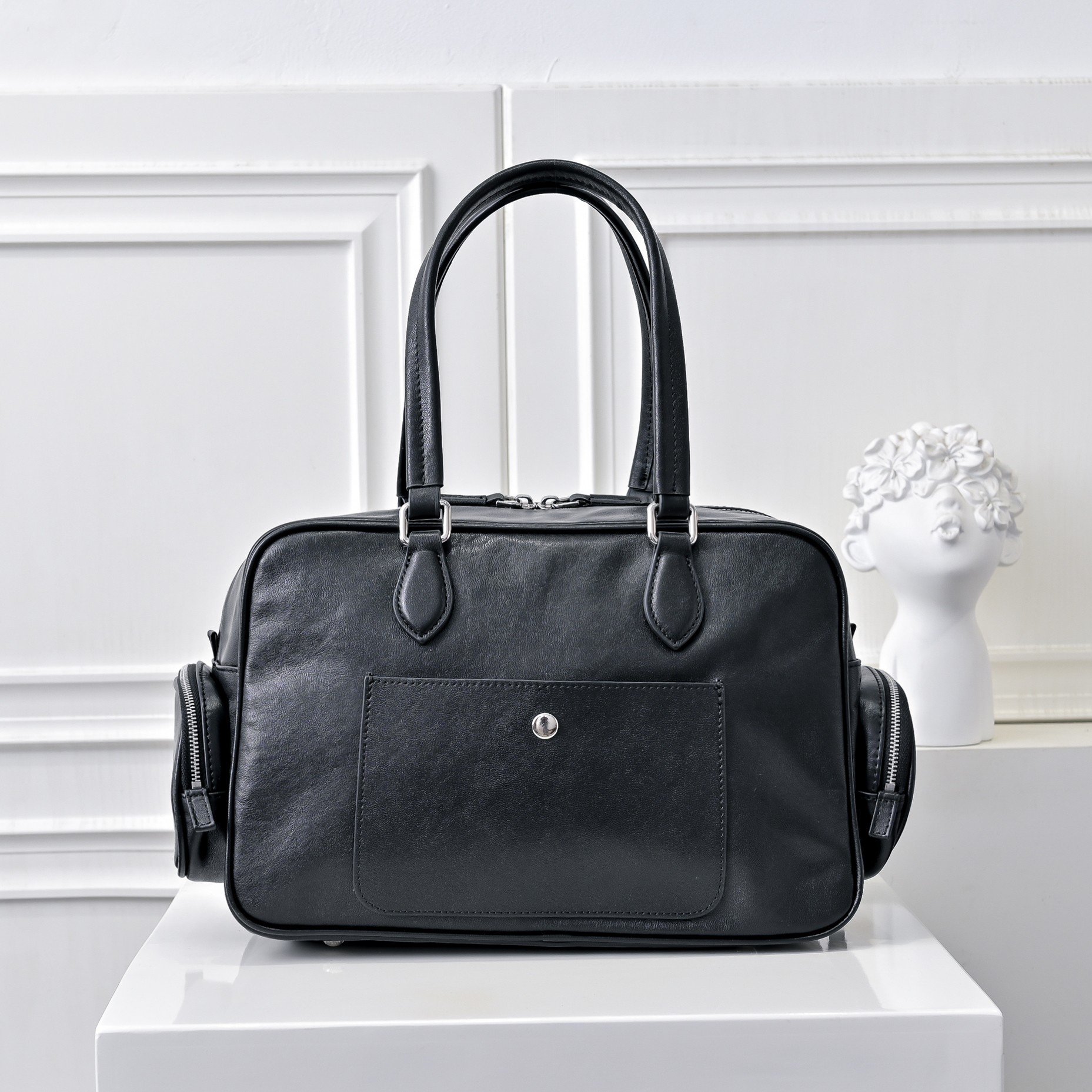 ￥MiuMi*24ss 秀款 机车包
火爆全网中 秀款真的太种草了！!延续上一季不羁的“叛逆少女”也是优