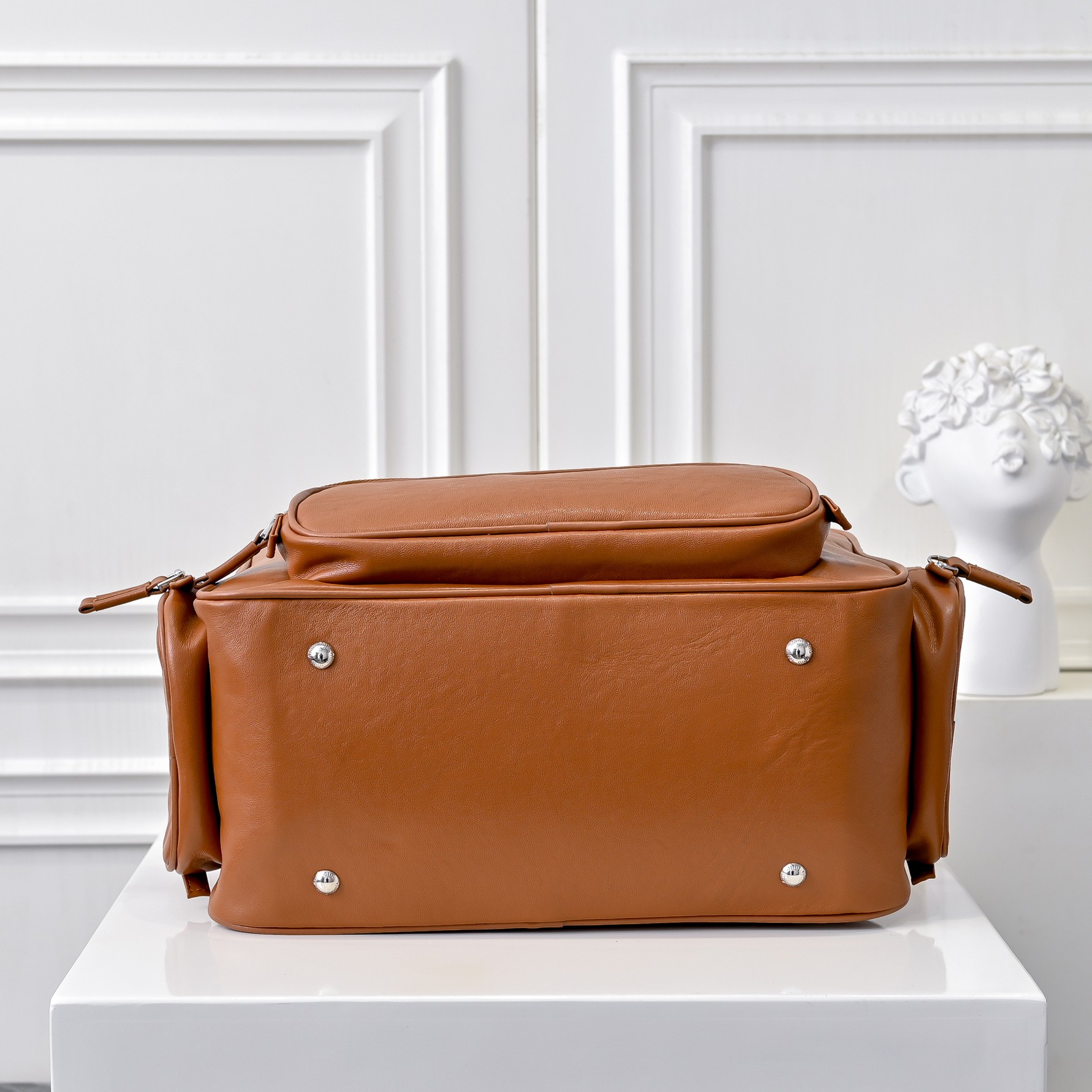 ￥MiuMi*24ss 秀款 机车包
火爆全网中 秀款真的太种草了！!延续上一季不羁的“叛逆少女”也是优