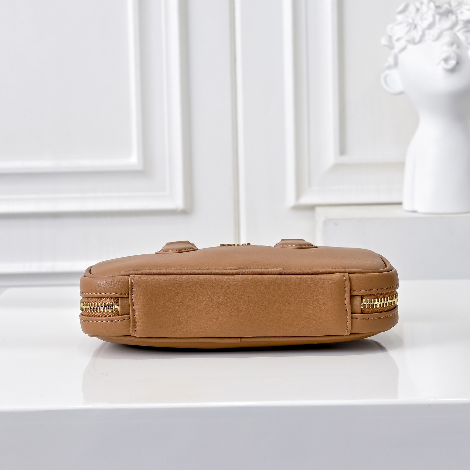 ￥🍒M家🍒 mini新版本
7036，Miu家新款保龄球包包，官网主推，今年绝对爆🔥款式，顶级进口小牛皮