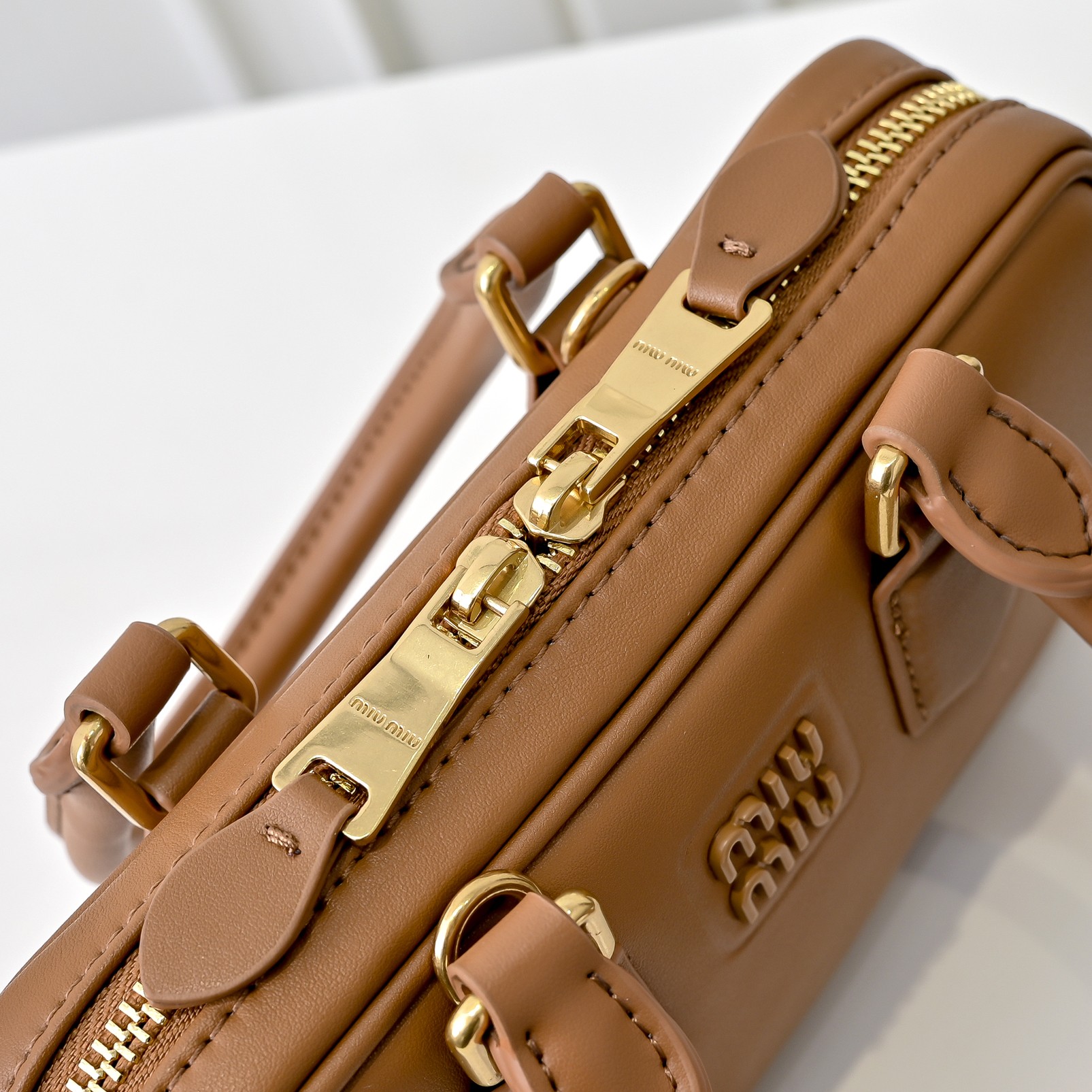 ￥🍒M家🍒 mini新版本
7036，Miu家新款保龄球包包，官网主推，今年绝对爆🔥款式，顶级进口小牛皮