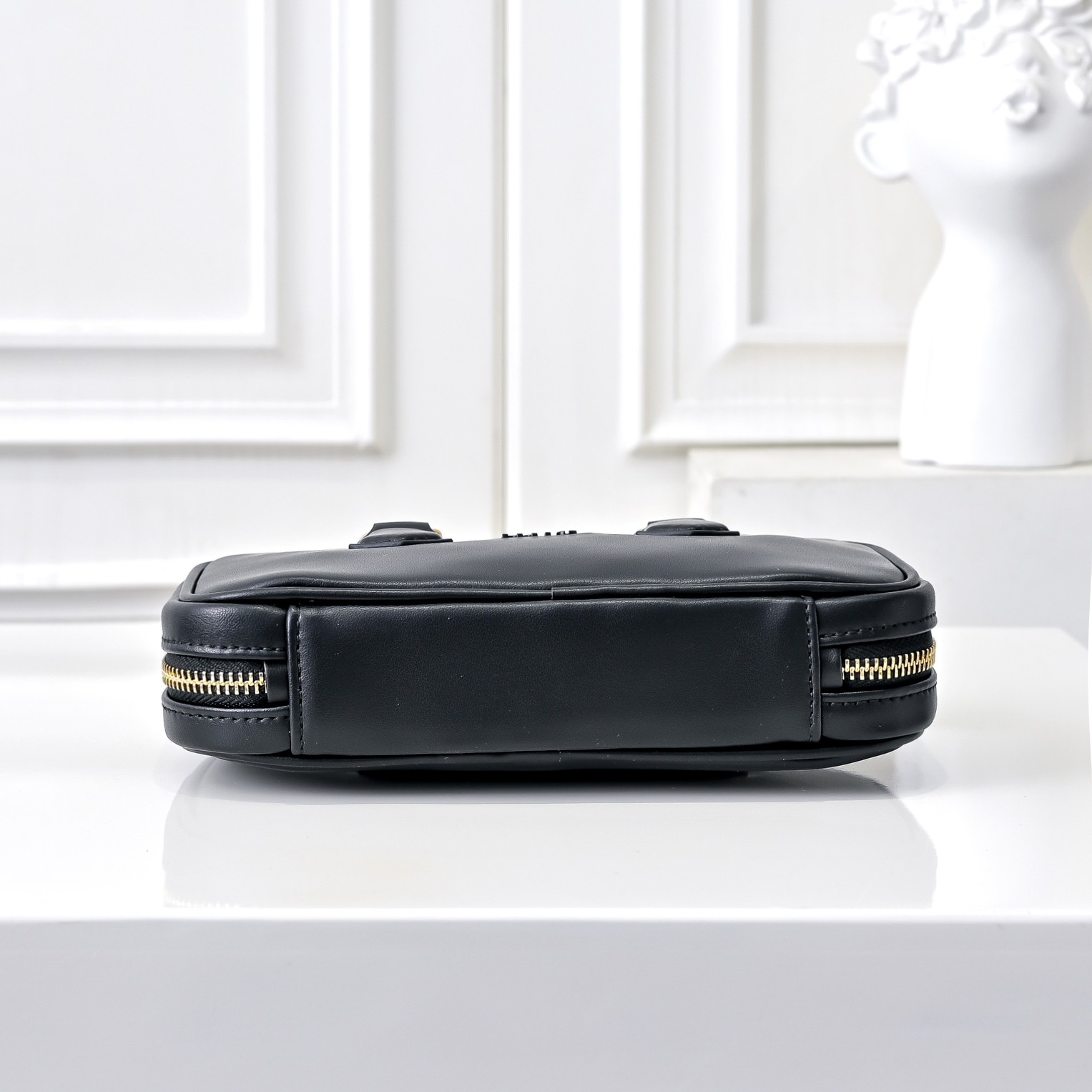 ￥🍒M家🍒 mini新版本
7036，Miu家新款保龄球包包，官网主推，今年绝对爆🔥款式，顶级进口小牛皮