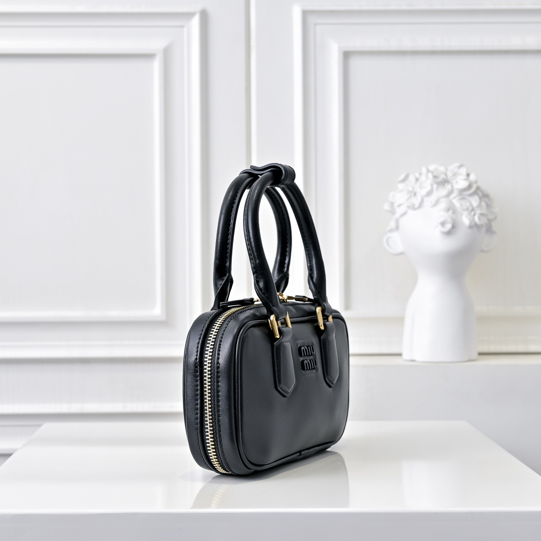 ￥🍒M家🍒 mini新版本
7036，Miu家新款保龄球包包，官网主推，今年绝对爆🔥款式，顶级进口小牛皮