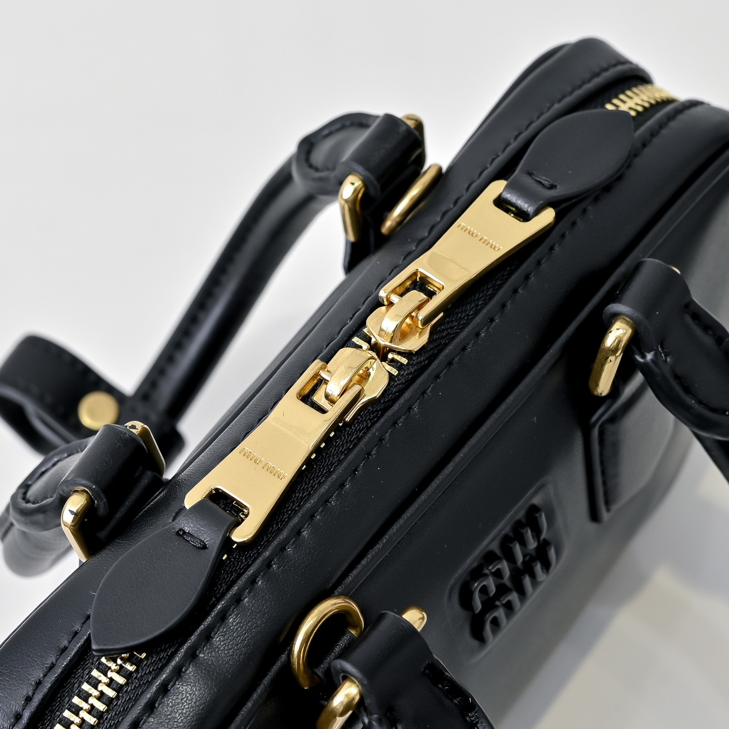 ￥🍒M家🍒 mini新版本
7036，Miu家新款保龄球包包，官网主推，今年绝对爆🔥款式，顶级进口小牛皮