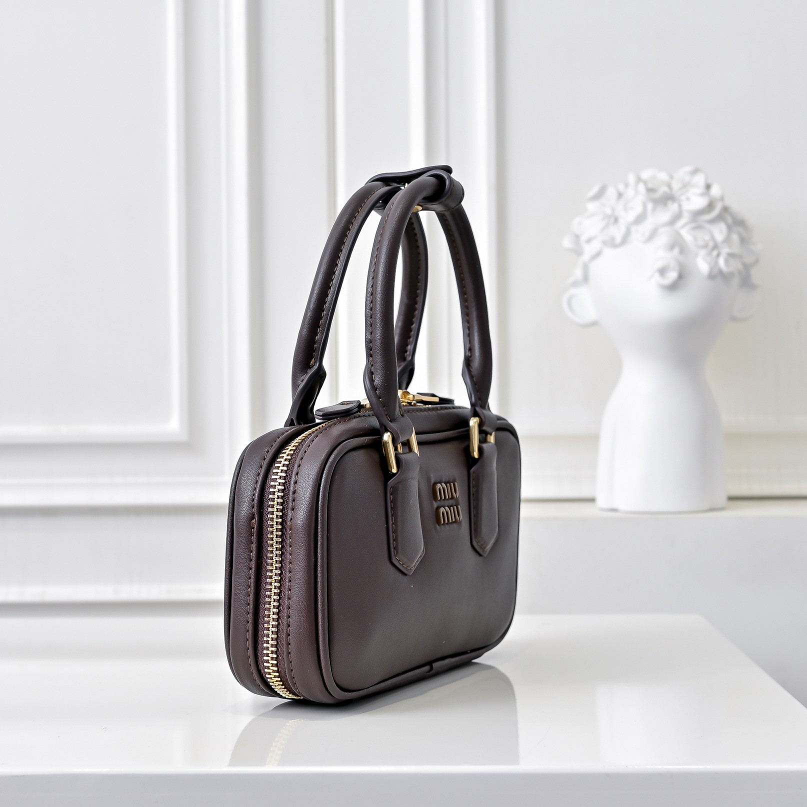 ￥🍒M家🍒 mini新版本
7036，Miu家新款保龄球包包，官网主推，今年绝对爆🔥款式，顶级进口小牛皮