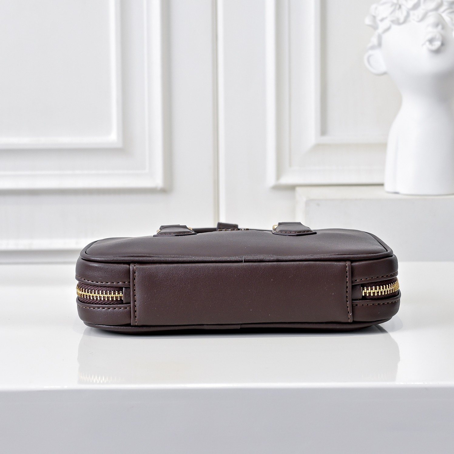 ￥🍒M家🍒 mini新版本
7036，Miu家新款保龄球包包，官网主推，今年绝对爆🔥款式，顶级进口小牛皮