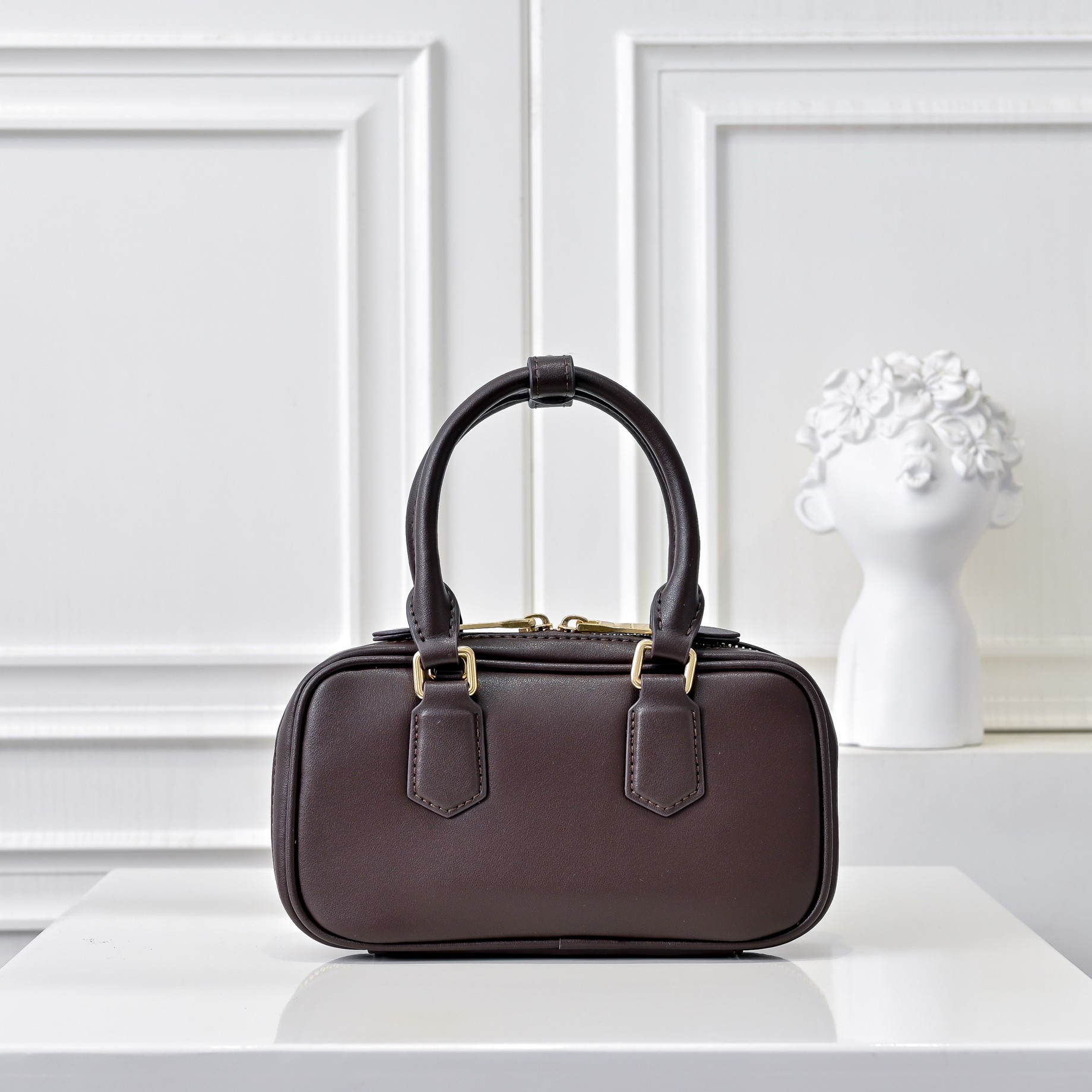 ￥🍒M家🍒 mini新版本
7036，Miu家新款保龄球包包，官网主推，今年绝对爆🔥款式，顶级进口小牛皮