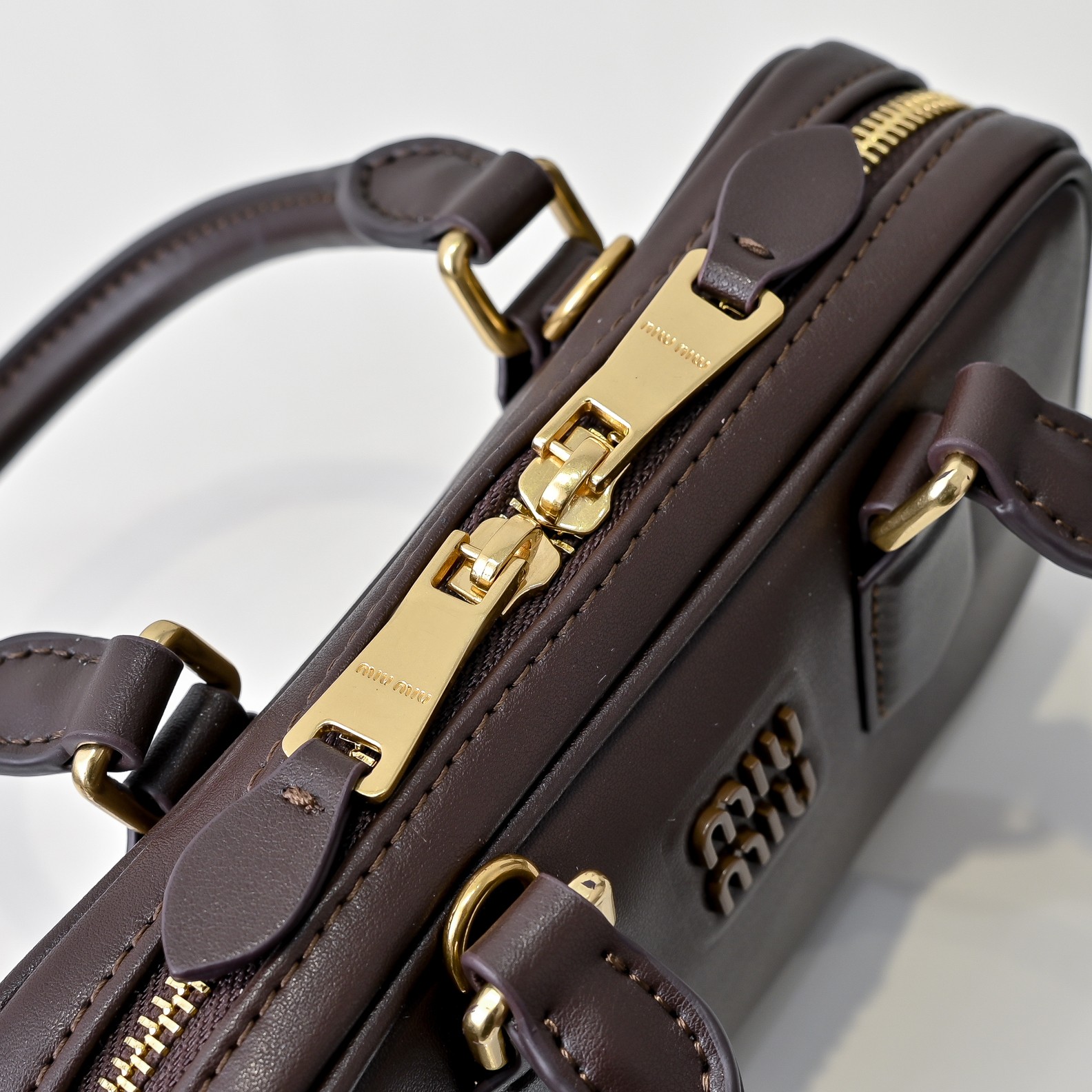 ￥🍒M家🍒 mini新版本
7036，Miu家新款保龄球包包，官网主推，今年绝对爆🔥款式，顶级进口小牛皮