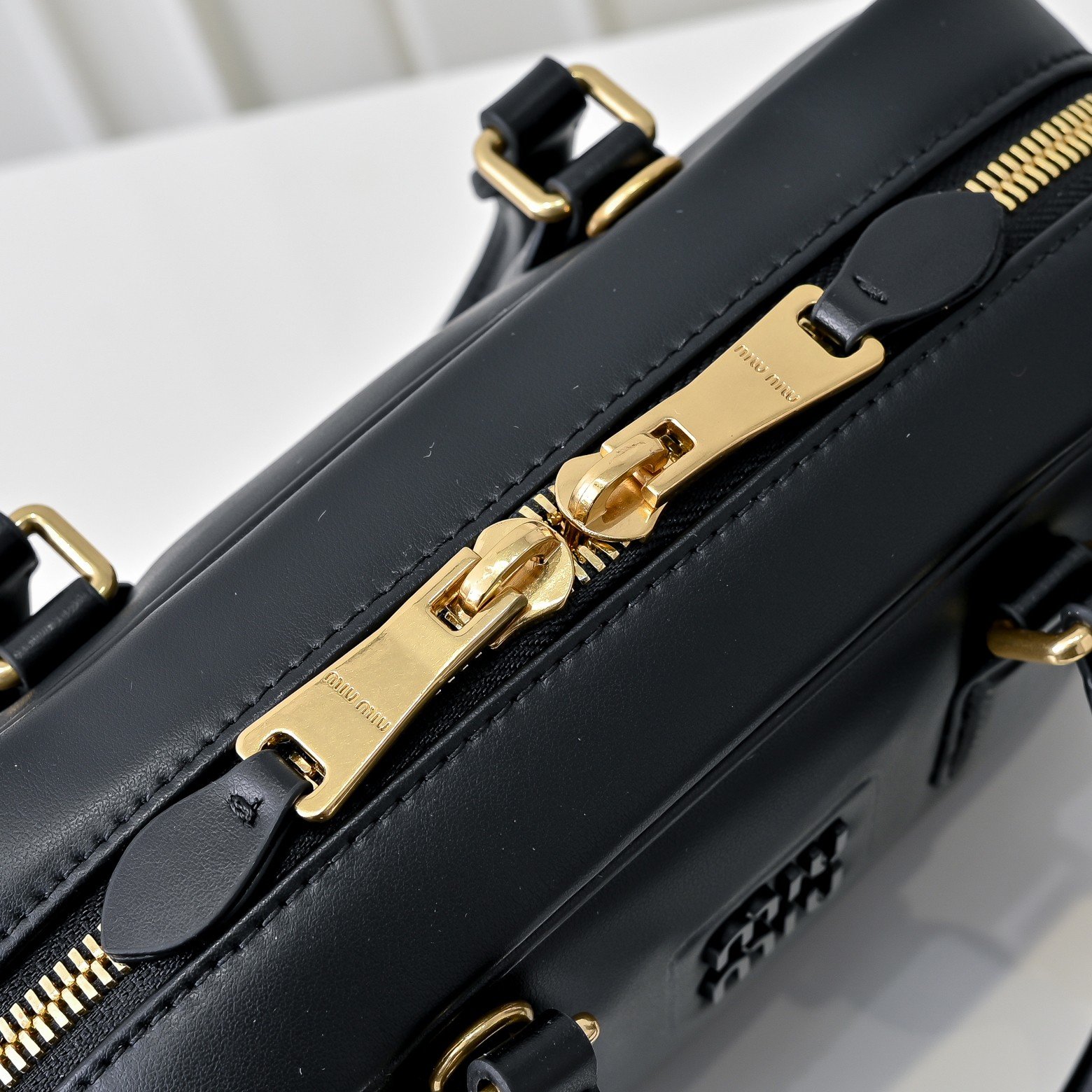 ￥Miu家新款保龄球包包，官网主推，今年绝对爆🔥款式，顶级进口小牛皮，Miu家独具风格Matelasse