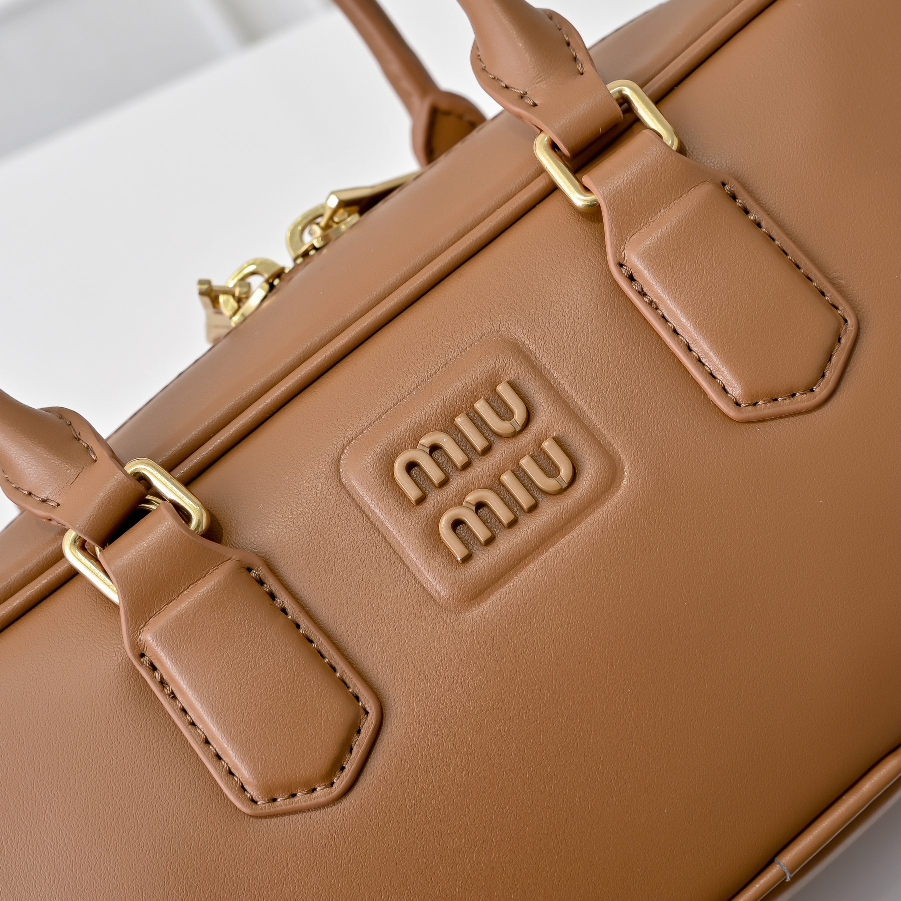 ￥Miu家新款保龄球包包，官网主推，今年绝对爆🔥款式，顶级进口小牛皮，Miu家独具风格Matelasse