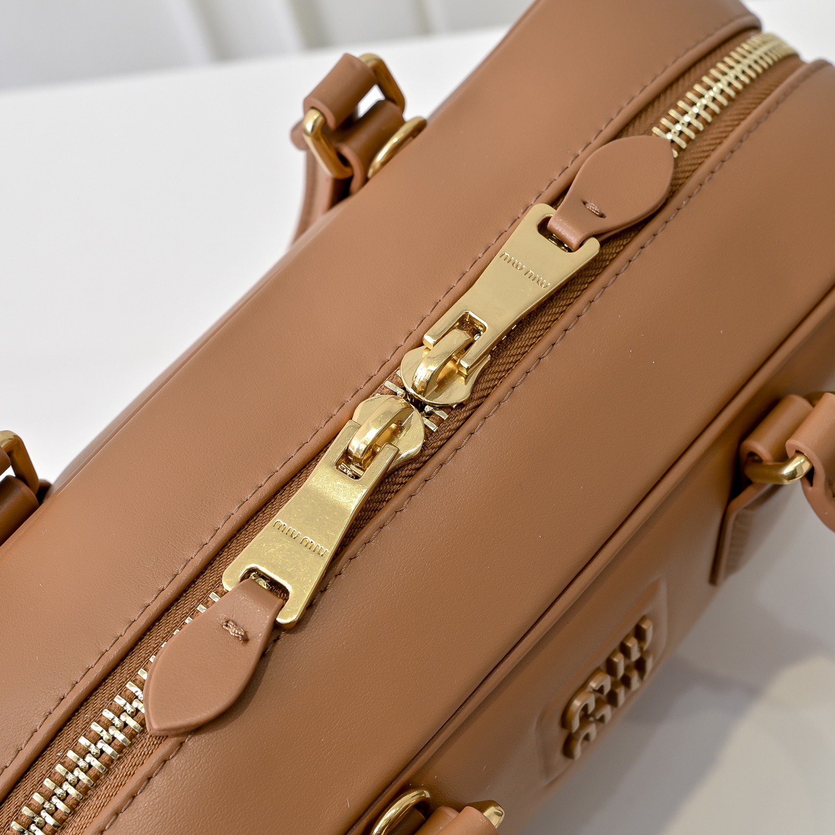 ￥Miu家新款保龄球包包，官网主推，今年绝对爆🔥款式，顶级进口小牛皮，Miu家独具风格Matelasse