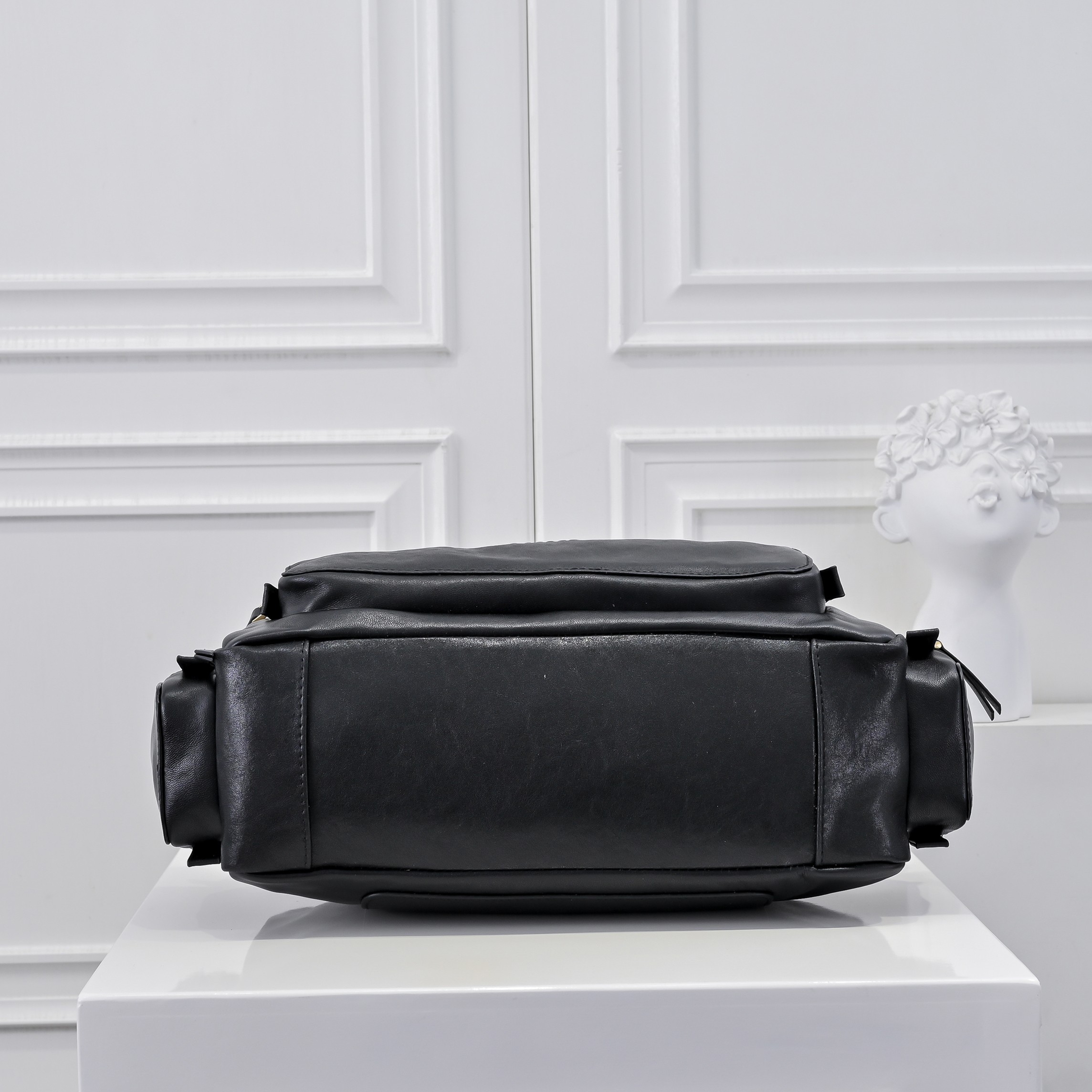 ，MiuMi*25ss 早春款 机车包
火爆全网中 早春款真的太种草了！!延续上一季不羁的“叛逆少女”也