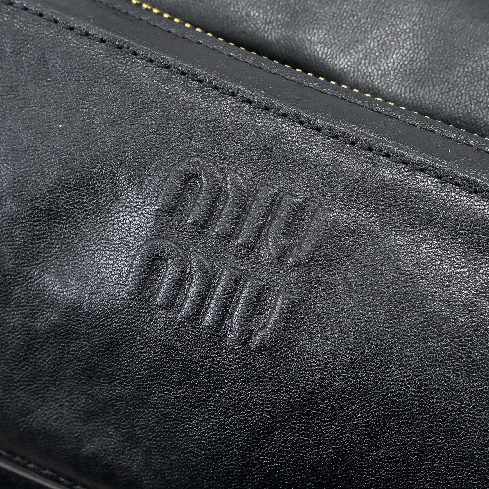 ，MiuMi*25ss 早春款 机车包
火爆全网中 早春款真的太种草了！!延续上一季不羁的“叛逆少女”也