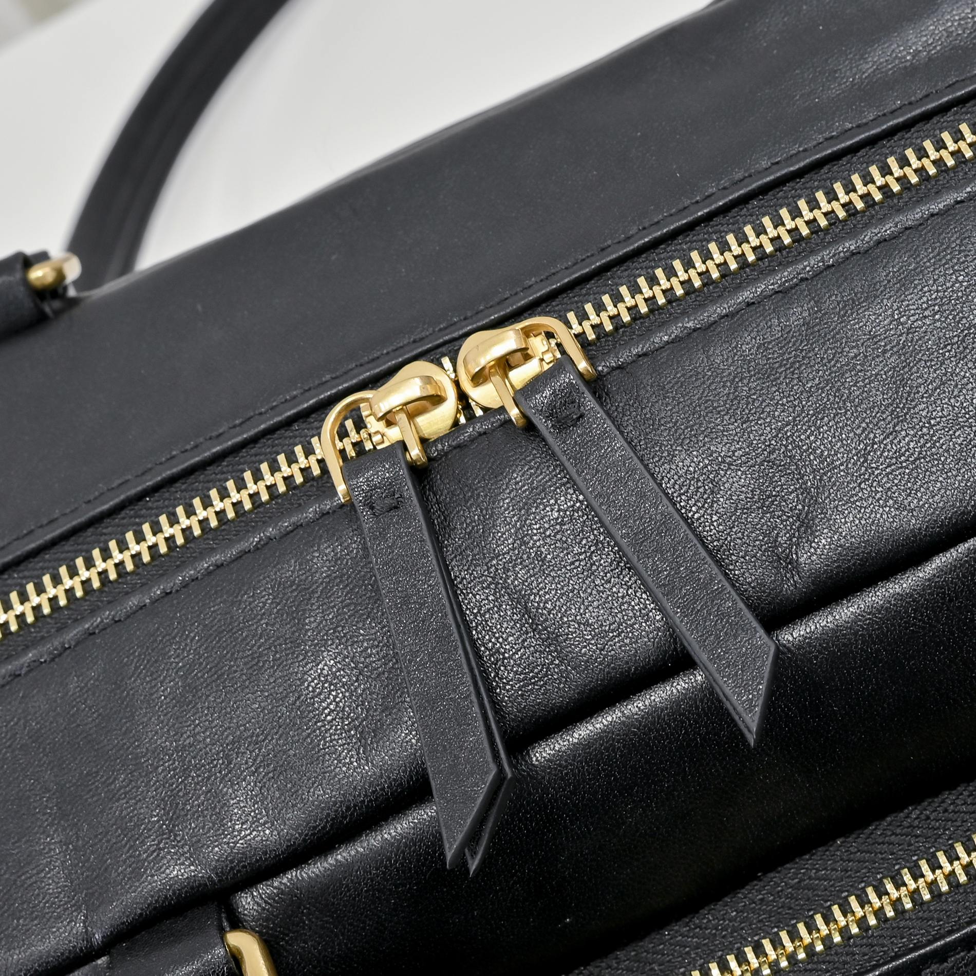 ，MiuMi*25ss 早春款 机车包
火爆全网中 早春款真的太种草了！!延续上一季不羁的“叛逆少女”也