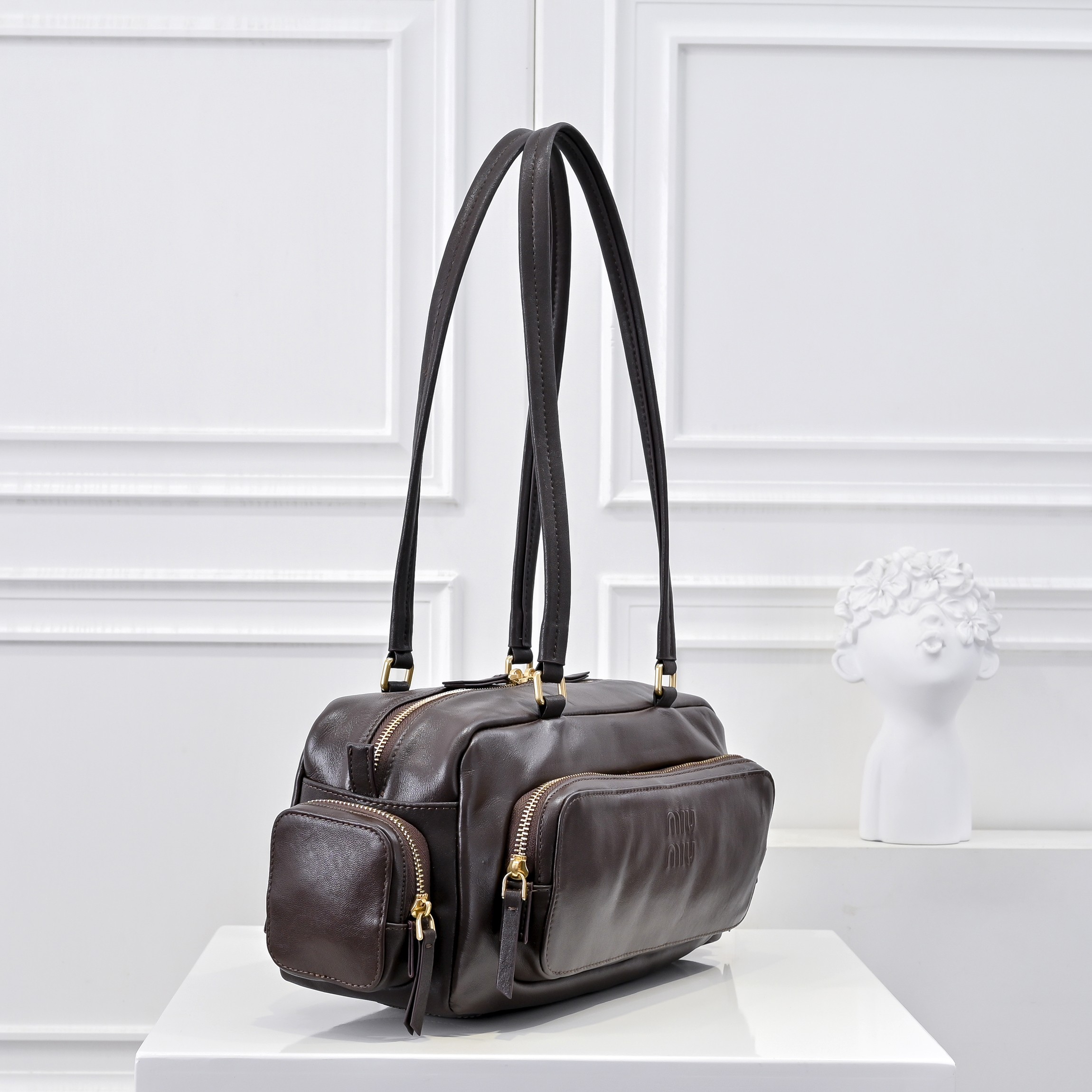 ，MiuMi*25ss 早春款 机车包
火爆全网中 早春款真的太种草了！!延续上一季不羁的“叛逆少女”也