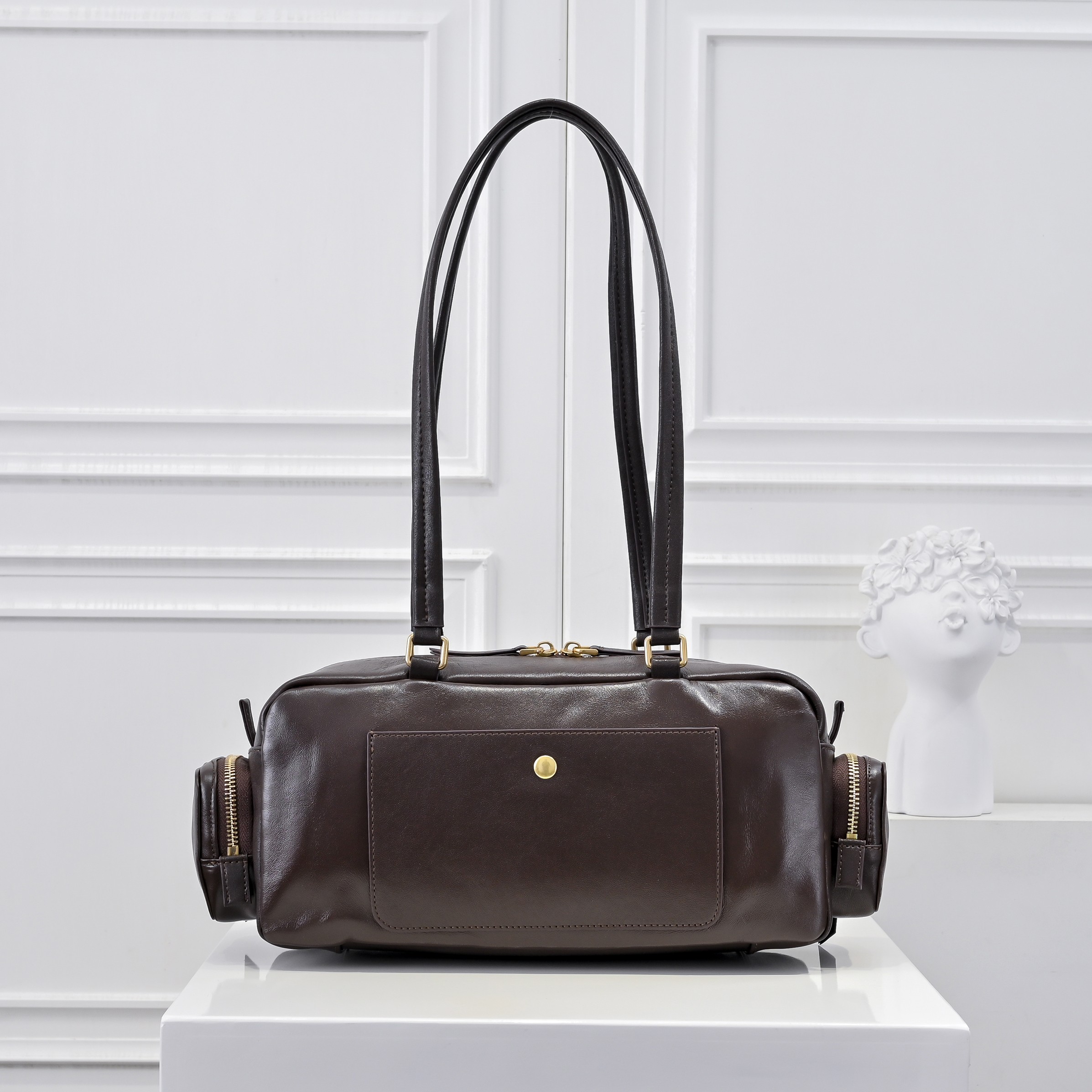 ，MiuMi*25ss 早春款 机车包
火爆全网中 早春款真的太种草了！!延续上一季不羁的“叛逆少女”也