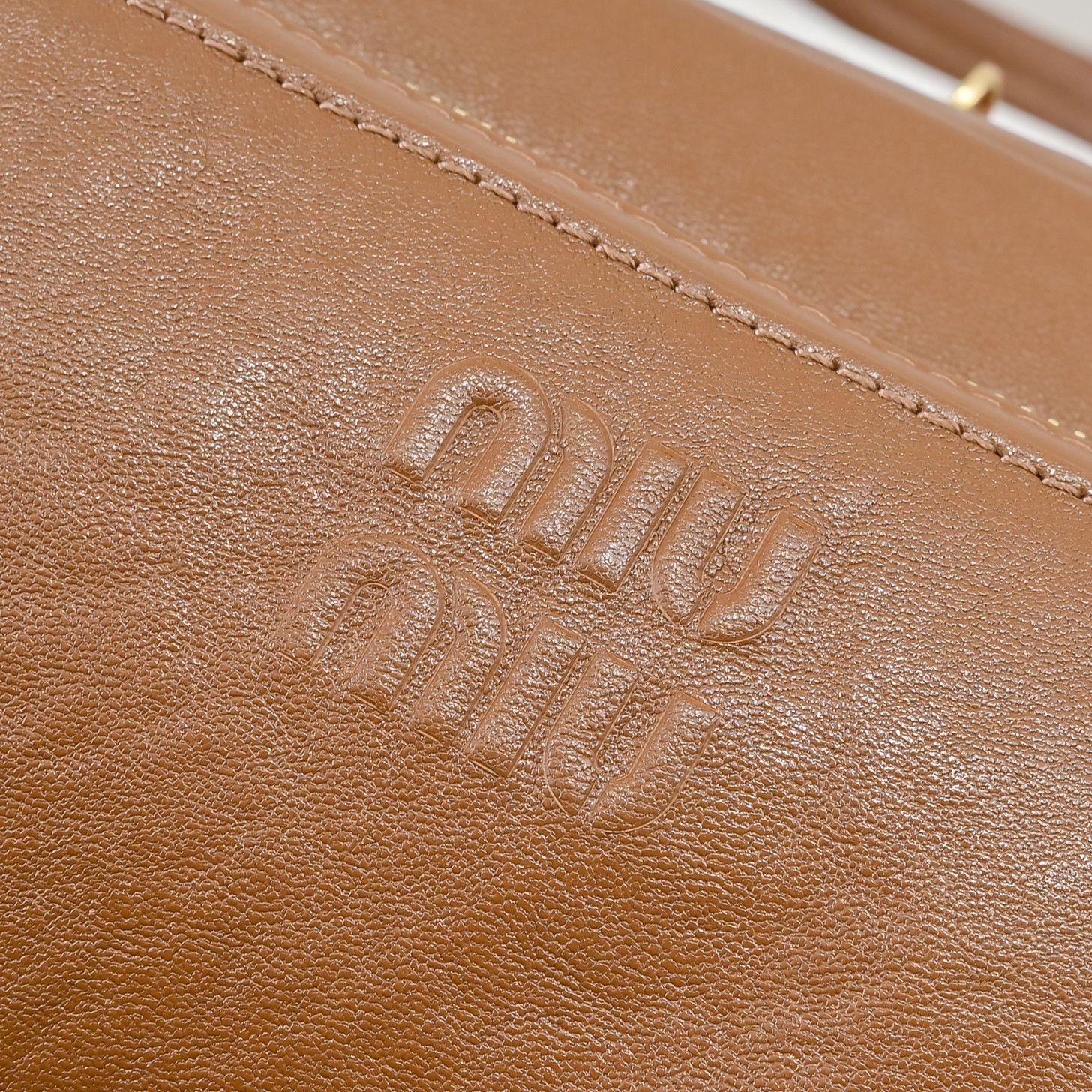 ，MiuMi*25ss 早春款 机车包
火爆全网中 早春款真的太种草了！!延续上一季不羁的“叛逆少女”也