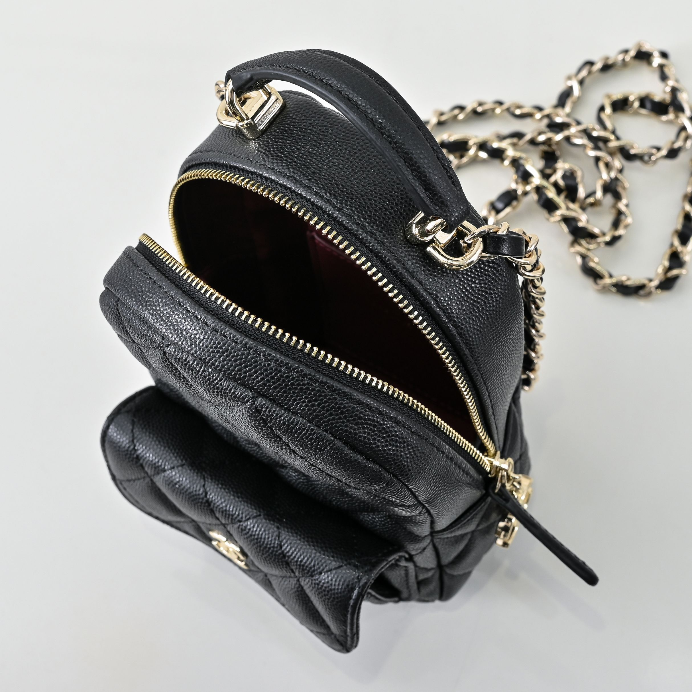 P，CHANE*25C新款mini小书包双肩包
一眼就爱上的小可爱！这只小巧精致近期真的太火🔥一眼就能相