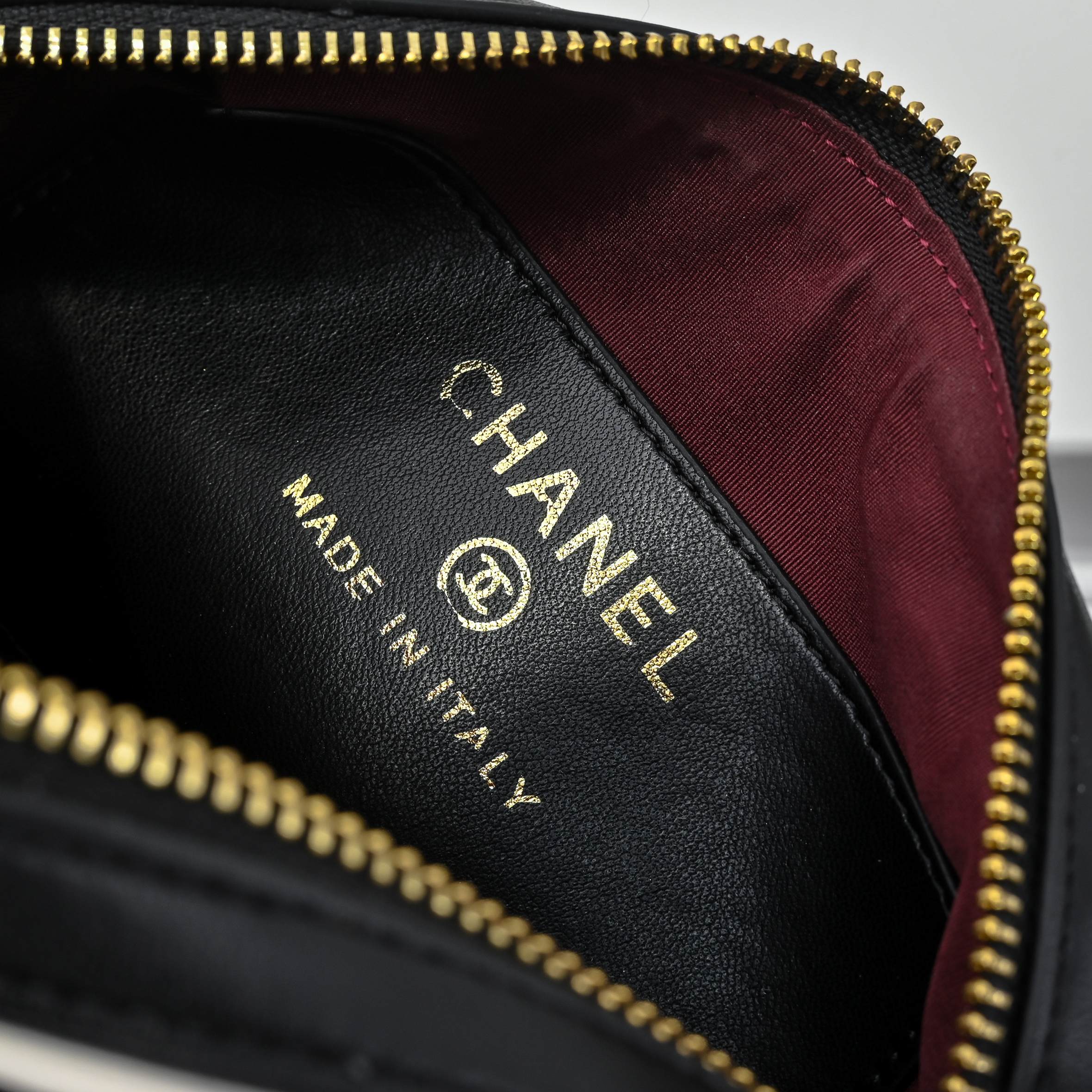 ￥CHANE*25。新款mini拼色保龄球
一眼就爱上的小可爱！这只小巧精致近期真的太火🔥一眼就能相中的