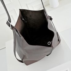 ¥136春夏新款自带开瓶器的罗意威Bilbao水桶包罗意威2026春夏新款Bilbao水桶包真的美到失语 ¥136春夏新款自带开瓶器的罗意威Bilbao水桶包罗意威2026春夏新款Bilbao水桶包真的美到失语