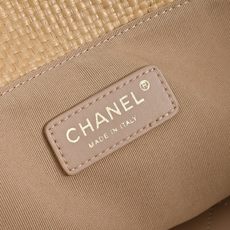 ¥ Chanel🧩26C早春系列 嬉皮包 mini tote💦采用进口小牛皮草编➕复古金属五金 皮质柔软 ¥ Chanel🧩26C早春系列 嬉皮包 mini tote💦采用进口小牛皮草编➕复古金属五金 皮质柔软