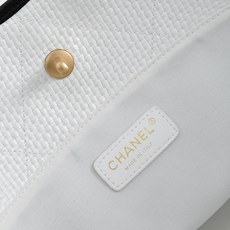 ¥ Chanel🧩26C早春系列 嬉皮包 mini tote💦采用进口小牛皮草编➕复古金属五金 皮质柔软 ¥ Chanel🧩26C早春系列 嬉皮包 mini tote💦采用进口小牛皮草编➕复古金属五金 皮质柔软