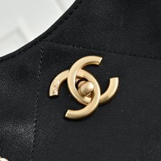 ¥Chanel🧩26C早春系列 嬉皮包 mini tote💦采用进口小牛皮➕复古金属五金 皮质柔软 耐用 ¥Chanel🧩26C早春系列 嬉皮包 mini tote💦采用进口小牛皮➕复古金属五金 皮质柔软 耐用