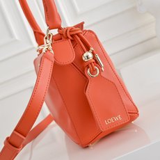 ¥LOEWE|长手柄Puzzle📚今年长手柄好像是流行趋势诶🔗Puzzle也长出了长手柄🎮小号size上 ¥LOEWE|长手柄Puzzle📚今年长手柄好像是流行趋势诶🔗Puzzle也长出了长手柄🎮小号size上