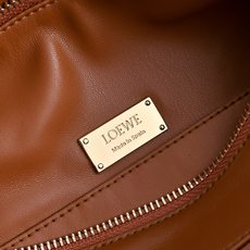 ¥LOEWE|长手柄Puzzle📚今年长手柄好像是流行趋势诶🔗Puzzle也长出了长手柄🎮小号size上 ¥LOEWE|长手柄Puzzle📚今年长手柄好像是流行趋势诶🔗Puzzle也长出了长手柄🎮小号size上