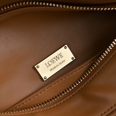 ¥LOEWE|长手柄Puzzle📚今年长手柄好像是流行趋势诶🔗Puzzle也长出了长手柄🎮小号size上 ¥LOEWE|长手柄Puzzle📚今年长手柄好像是流行趋势诶🔗Puzzle也长出了长手柄🎮小号size上