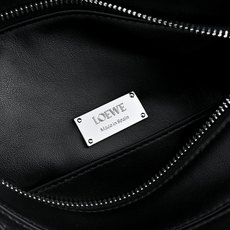 ¥LOEWE|长手柄Puzzle📚今年长手柄好像是流行趋势诶🔗Puzzle也长出了长手柄🎮小号size上 ¥LOEWE|长手柄Puzzle📚今年长手柄好像是流行趋势诶🔗Puzzle也长出了长手柄🎮小号size上