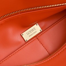 ¥LOEWE|长手柄Puzzle📚今年长手柄好像是流行趋势诶🔗Puzzle也长出了长手柄🎮中号size上 ¥LOEWE|长手柄Puzzle📚今年长手柄好像是流行趋势诶🔗Puzzle也长出了长手柄🎮中号size上