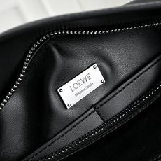¥LOEWE|长手柄Puzzle📚今年长手柄好像是流行趋势诶🔗Puzzle也长出了长手柄🎮中号size上 ¥LOEWE|长手柄Puzzle📚今年长手柄好像是流行趋势诶🔗Puzzle也长出了长手柄🎮中号size上