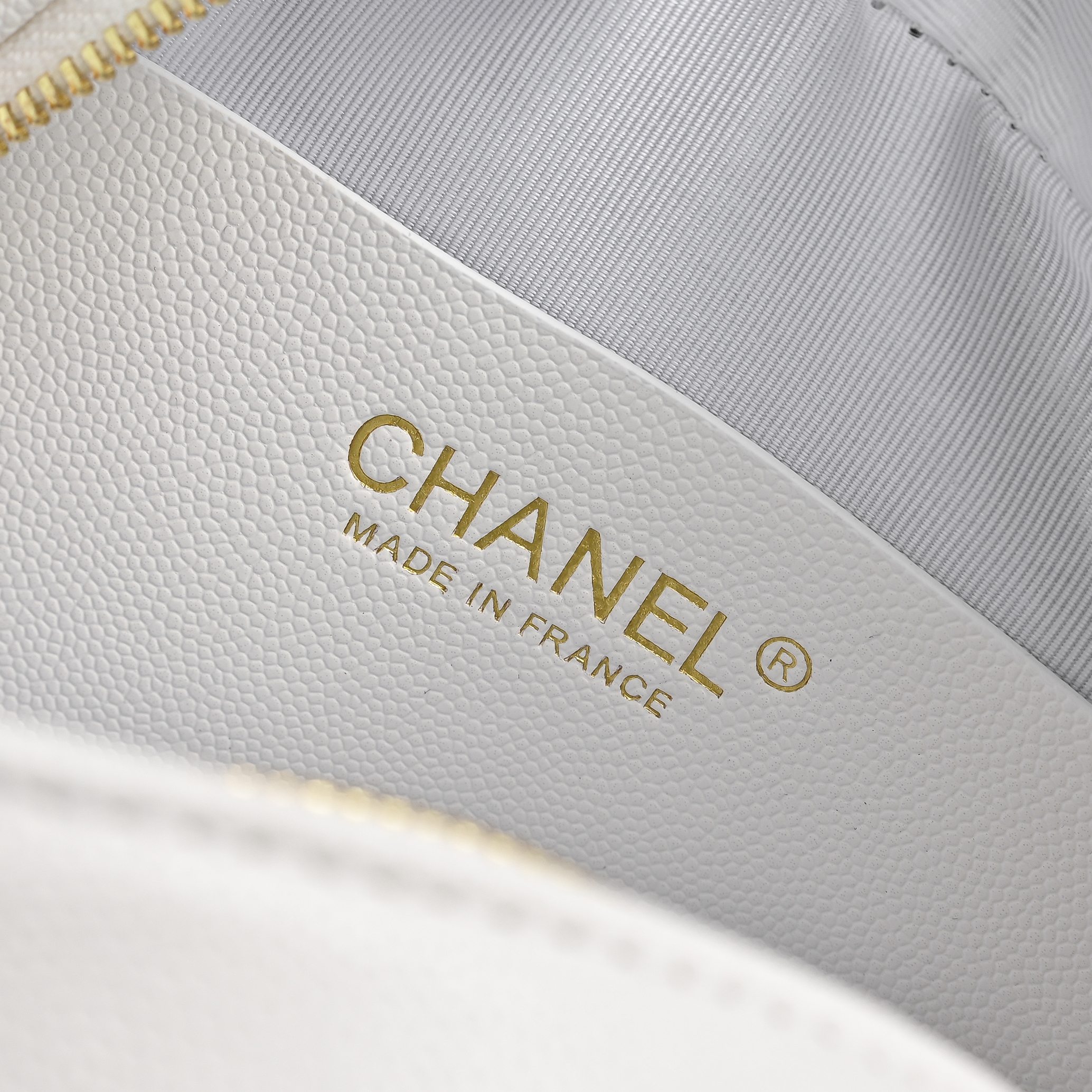 🌾CHANEL香奈儿 26P 金标双C Logo 菱格皮穿链 颗粒压花亮面小牛皮拼金色金属 单肩包 它身上有夏天的 🌾CHANEL香奈儿 26P 金标双C Logo 菱格皮穿链 颗粒压花亮面小牛皮拼金色金属 单肩包 它身上有夏天的