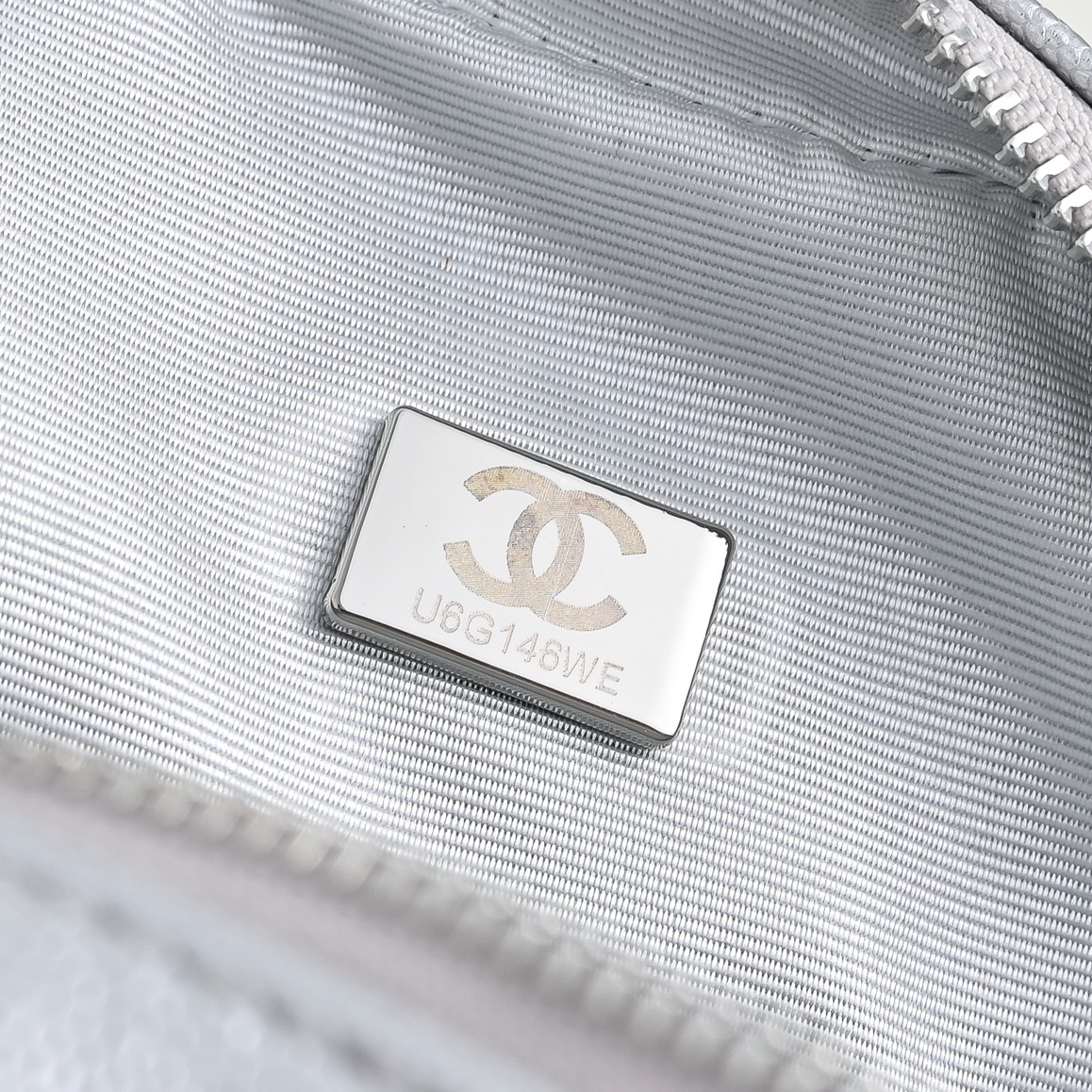 🌾CHANEL香奈儿 26P 金标双C Logo 菱格皮穿链 颗粒压花亮面小牛皮拼金色金属 单肩包 它身上有夏天的 🌾CHANEL香奈儿 26P 金标双C Logo 菱格皮穿链 颗粒压花亮面小牛皮拼金色金属 单肩包 它身上有夏天的
