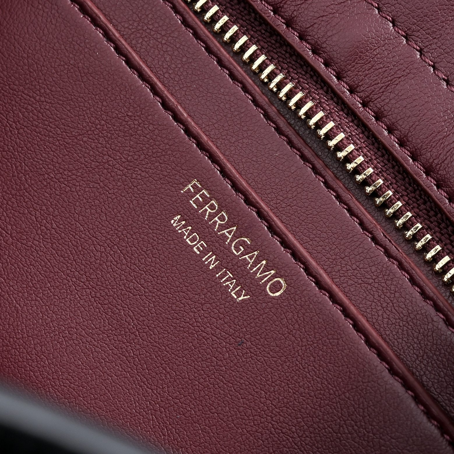 🌾Ferragamo|26SS新款横版Hug单肩包|把温柔背在肩上的优雅神器👜 💥全新横版Hug单肩包来袭!优雅现代感拉 🌾Ferragamo|26SS新款横版Hug单肩包|把温柔背在肩上的优雅神器👜 💥全新横版Hug单肩包来袭!优雅现代感拉