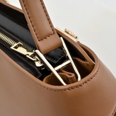 🌾Ferragamo|26SS新款横版Hug单肩包|把温柔背在肩上的优雅神器👜 💥全新横版Hug单肩包来袭!优雅现代感拉 🌾Ferragamo|26SS新款横版Hug单肩包|把温柔背在肩上的优雅神器👜 💥全新横版Hug单肩包来袭!优雅现代感拉