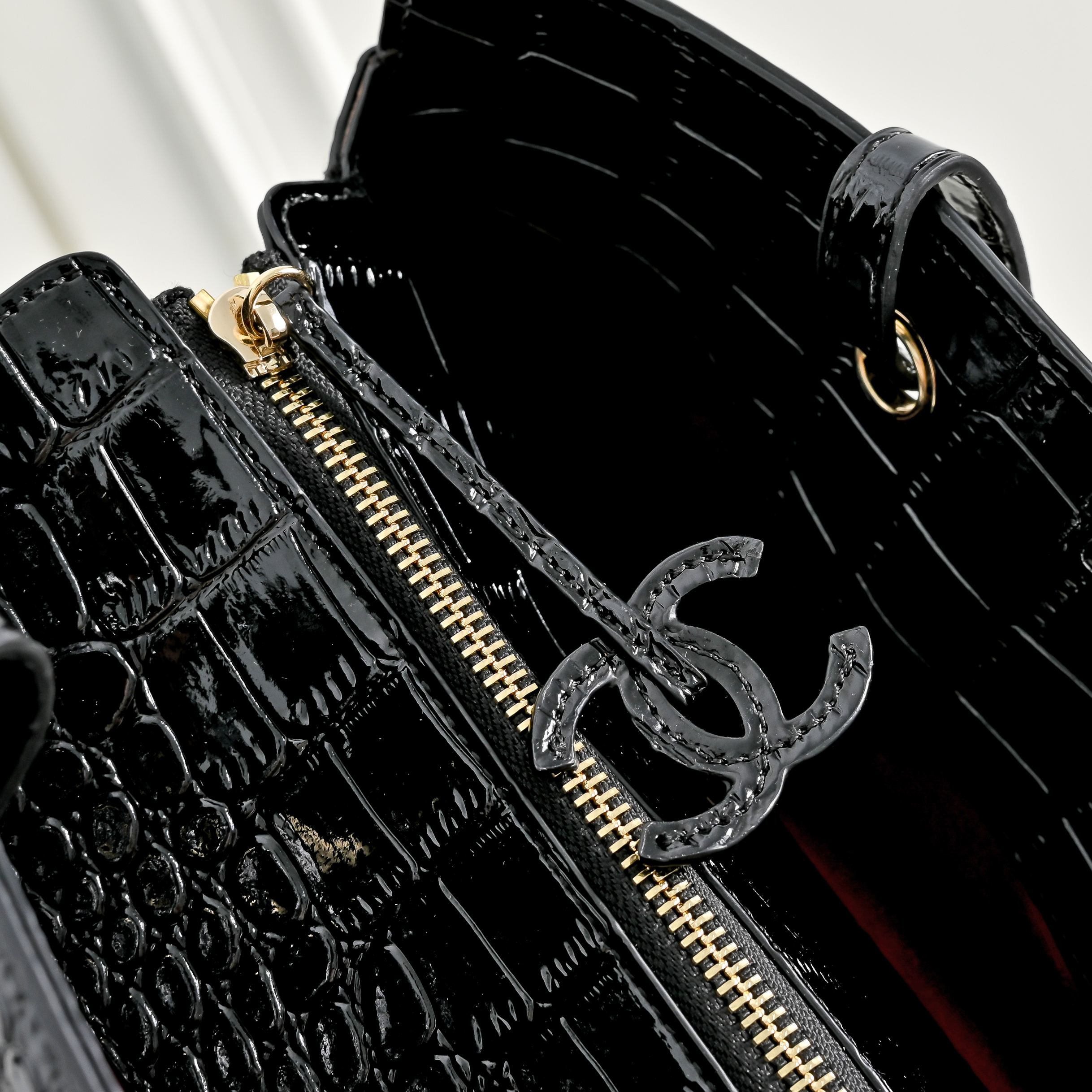 🌾OHAIVEL🌟🌟🌟Supermodel Tote托特包👜,黑色鳄鱼纹+金色双C Logo,简约大气超有质感✔️✔️! 🌾OHAIVEL🌟🌟🌟Supermodel Tote托特包👜,黑色鳄鱼纹+金色双C Logo,简约大气超有质感✔️✔️!