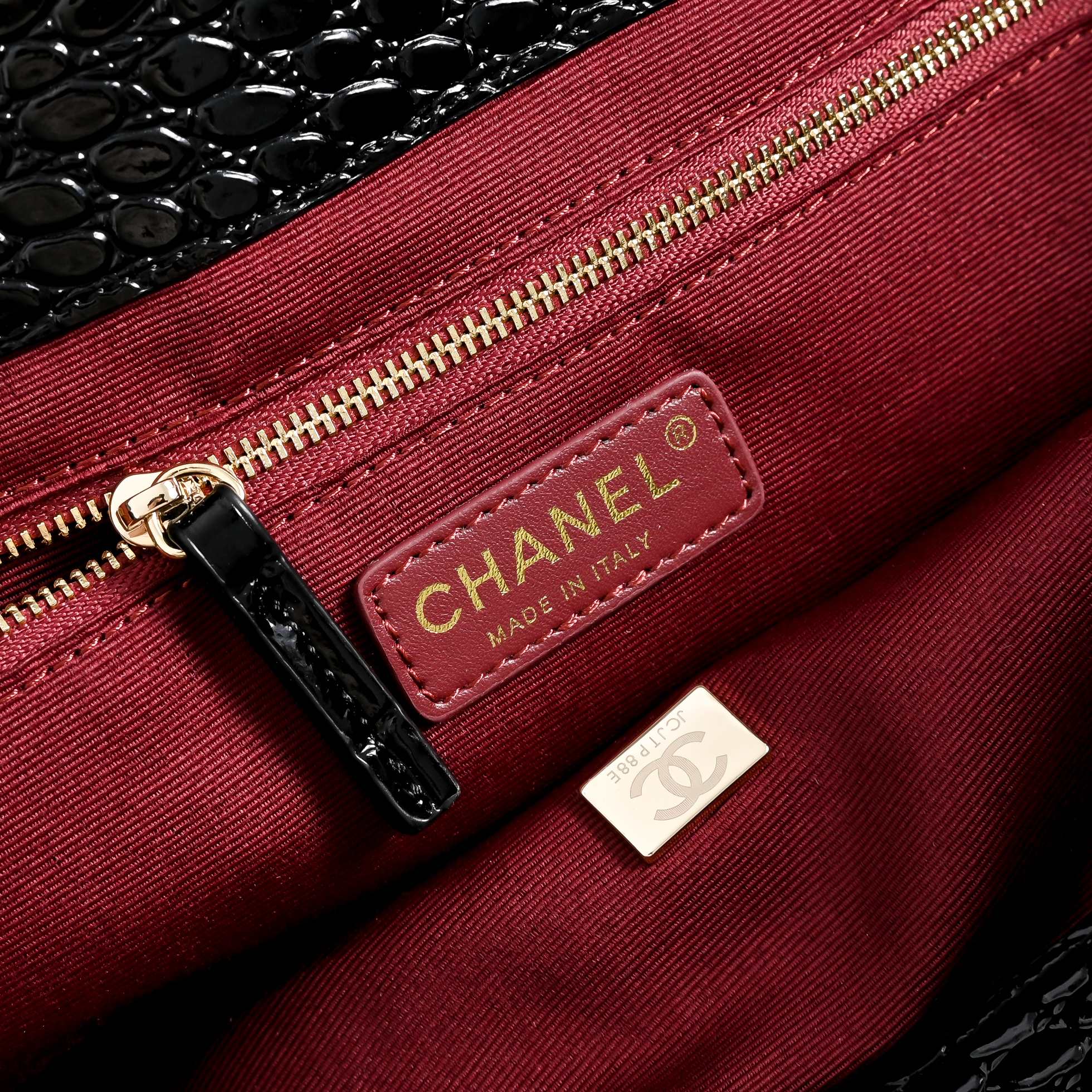 🌾OHAIVEL🌟🌟🌟Supermodel Tote托特包👜,黑色鳄鱼纹+金色双C Logo,简约大气超有质感✔️✔️! 🌾OHAIVEL🌟🌟🌟Supermodel Tote托特包👜,黑色鳄鱼纹+金色双C Logo,简约大气超有质感✔️✔️!