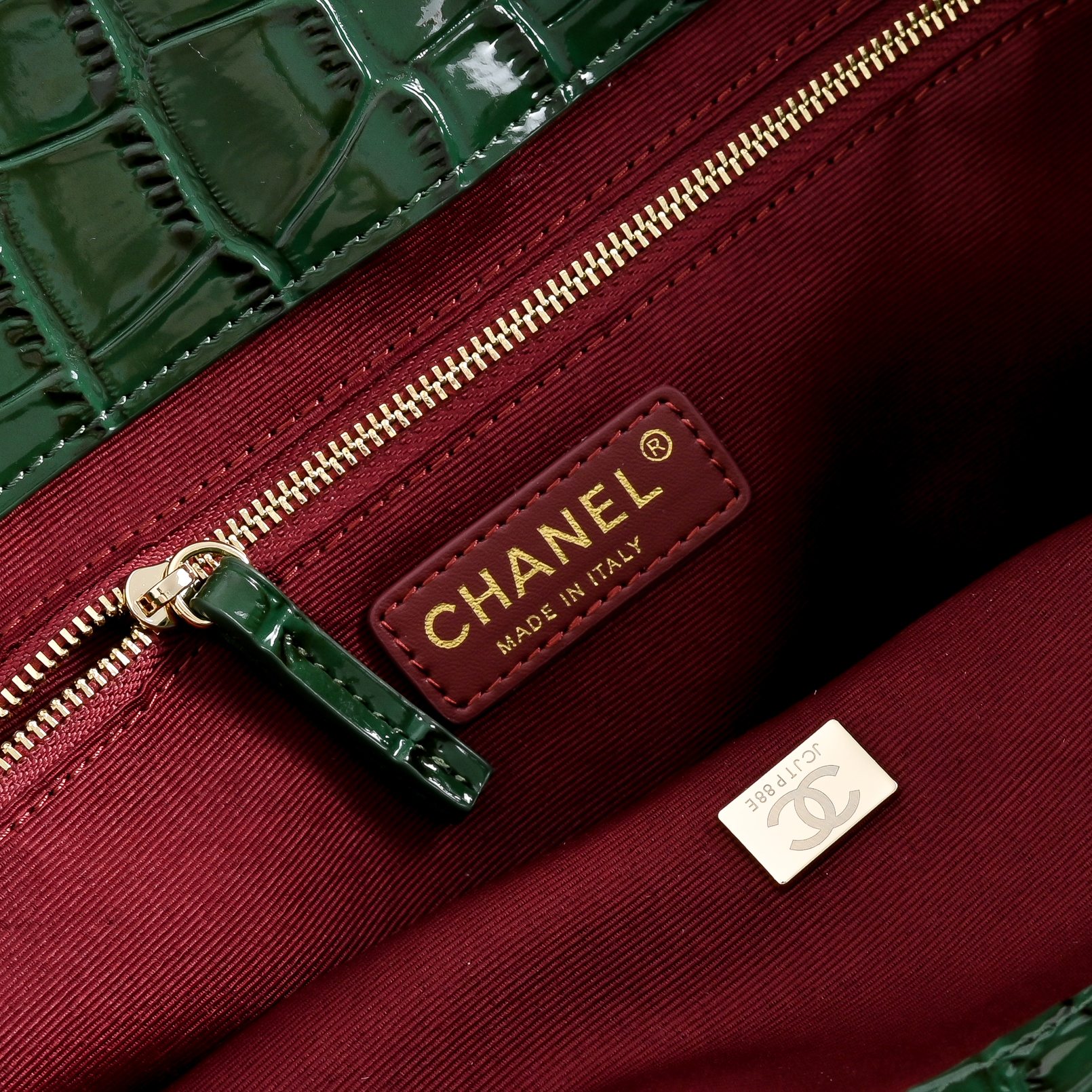 🌾OHAIVEL🌟🌟🌟Supermodel Tote托特包👜,绿色鳄鱼纹+金色双C Logo,简约大气超有质感✔️✔️! 🌾OHAIVEL🌟🌟🌟Supermodel Tote托特包👜,绿色鳄鱼纹+金色双C Logo,简约大气超有质感✔️✔️!