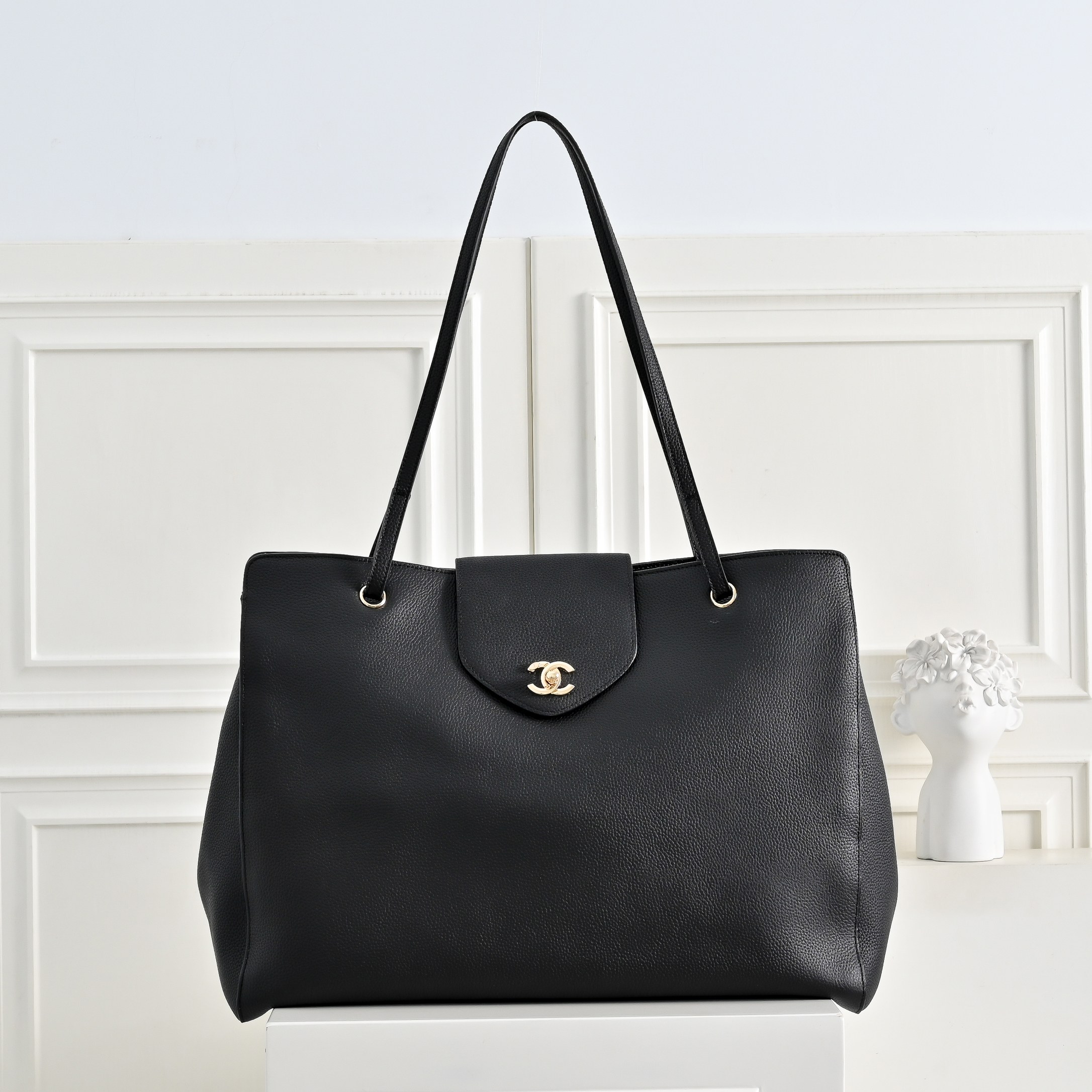 🌾OHAIVEL🌟🌟🌟Supermodel Tote托特包👜，黑色荔枝纹牛皮+金色双C Logo，简约大气超有质感✔️✔