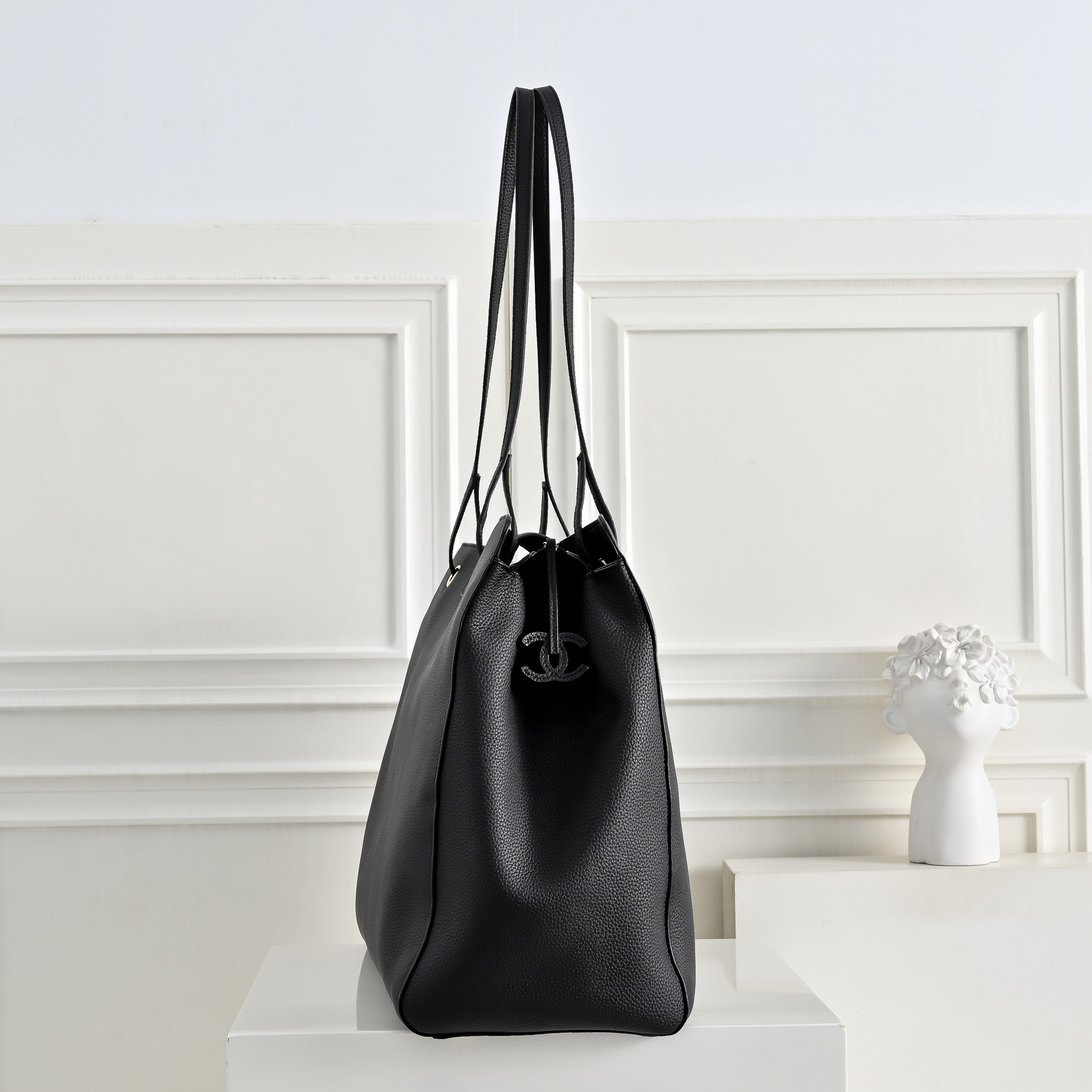 🌾OHAIVEL🌟🌟🌟Supermodel Tote托特包👜，黑色荔枝纹牛皮+金色双C Logo，简约大气超有质感✔️✔