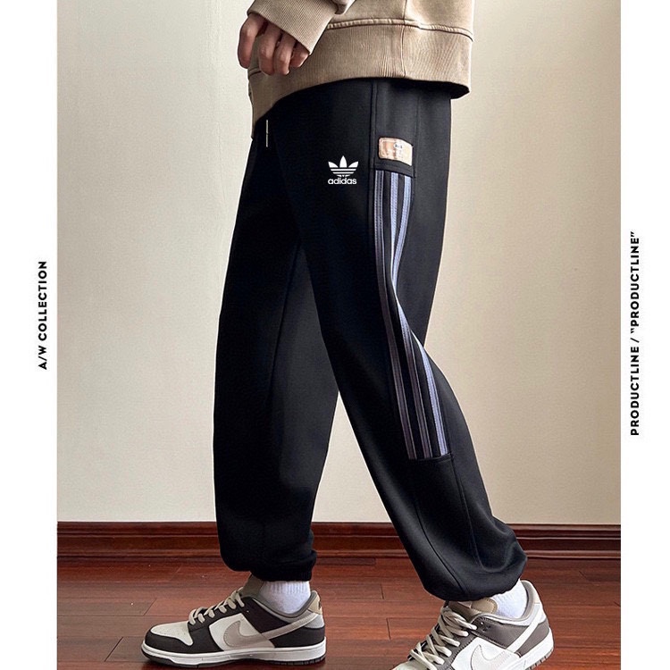 P125💰
Adidas/阿迪达斯三叶草新款拼接撞色三杠休闲裤
情侣休闲裤，定制宽松舒适，超爆经典款，经过高温水洗处理，确保衣服不变形不缩水，情侣裤子：高品质做工，新款情侣款拼色运动裤！超级百搭的款！ 立体有型！不变形 不掉色！
颜色：黑色  浅灰  深灰
尺码：M-XXL
M（腰围68cm臀围110cm裤长98cm）
L（腰围71cm臀围114cm裤长100cm）
XL（腰围74cm臀围118cm裤长102cm）
2XL（腰围77cm臀围122cm裤长104cm）
           （手工测量有1-3cm误差）