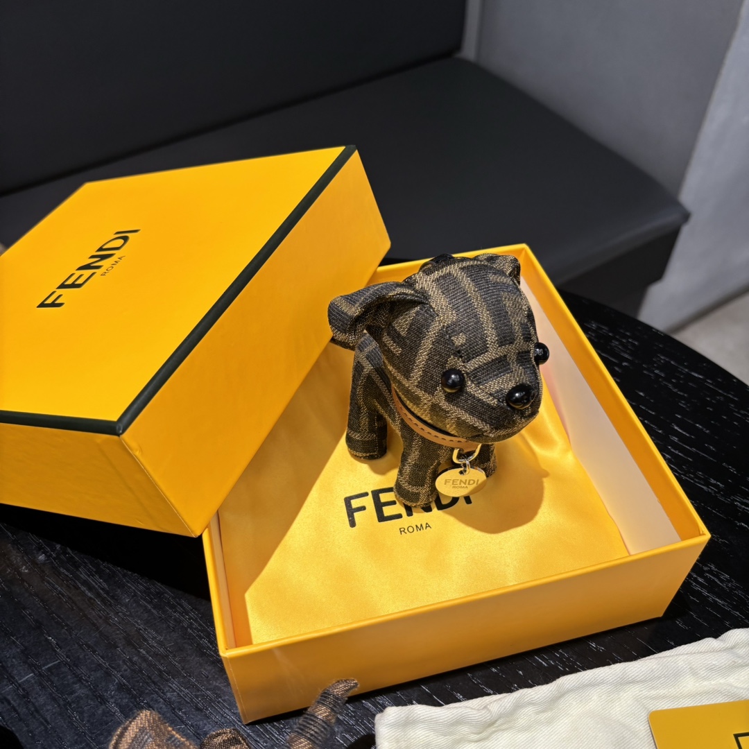 “FENDI Limited Edition Dog Pack: Unique Artistic Creation with Imported Steel Hardware” - 图片 2