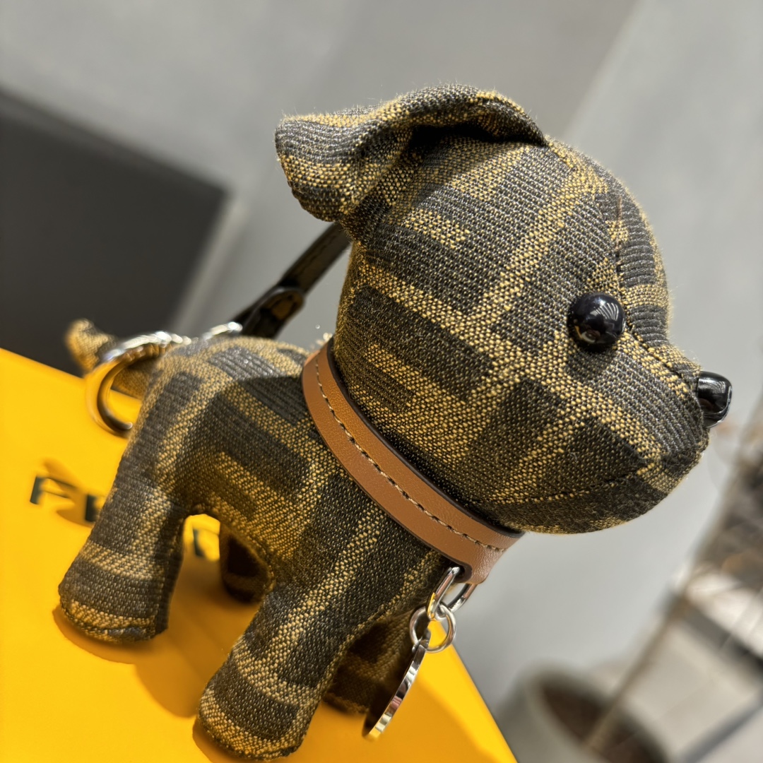 “FENDI Limited Edition Dog Pack: Unique Artistic Creation with Imported Steel Hardware” - 图片 6
