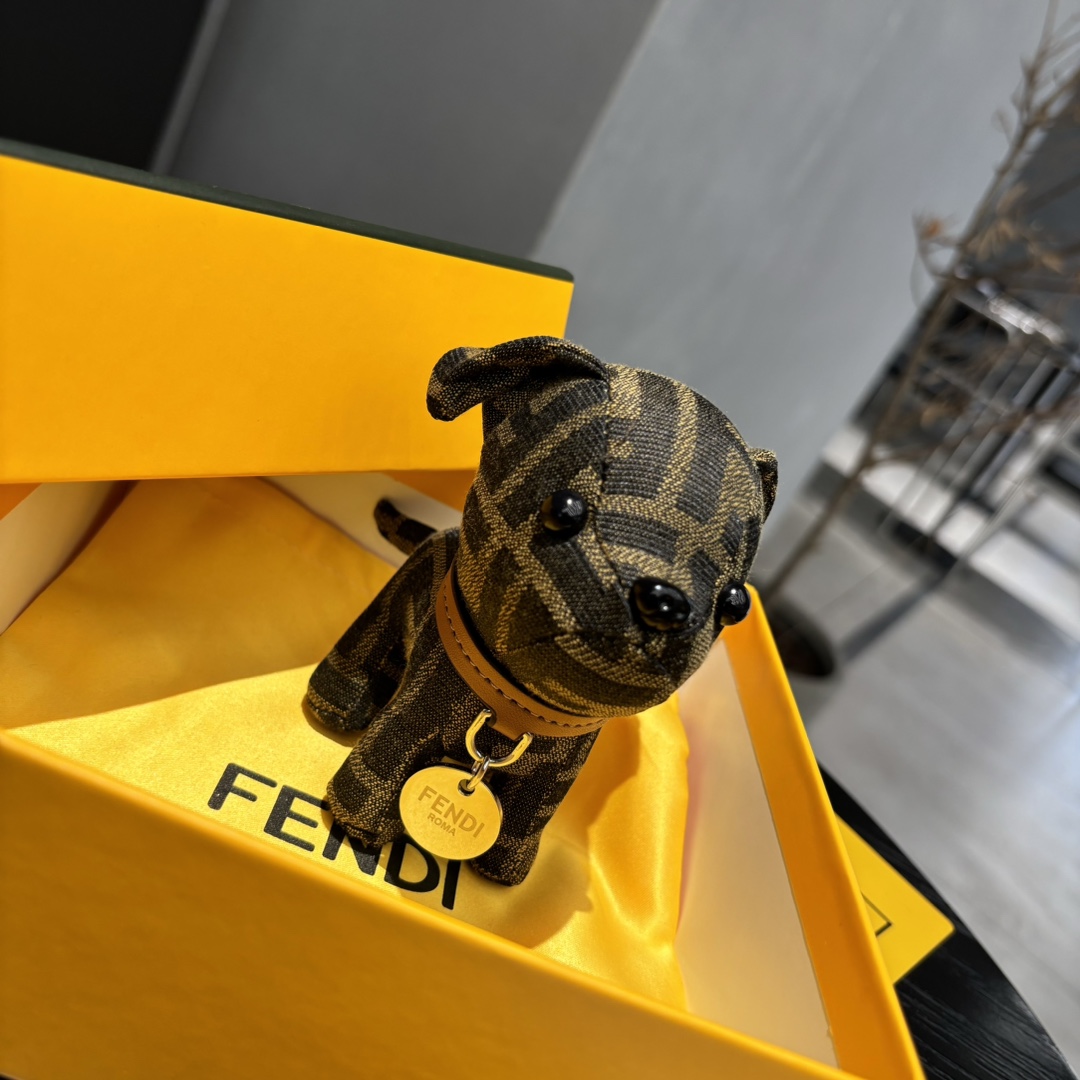 “FENDI Limited Edition Dog Pack: Unique Artistic Creation with Imported Steel Hardware” - 图片 4
