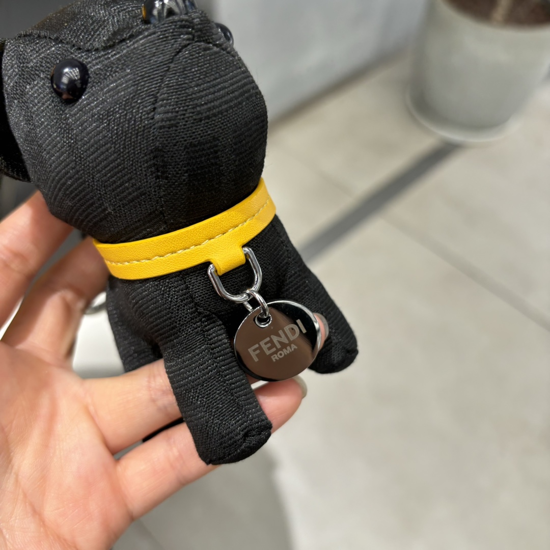 Unique FENDI Dog Packs with Imported Steel Hardware and Artistic Design - 图片 6