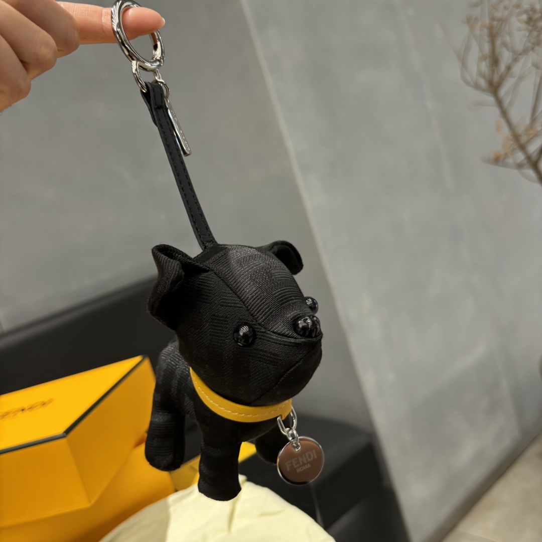 Unique FENDI Dog Packs with Imported Steel Hardware and Artistic Design - 图片 3